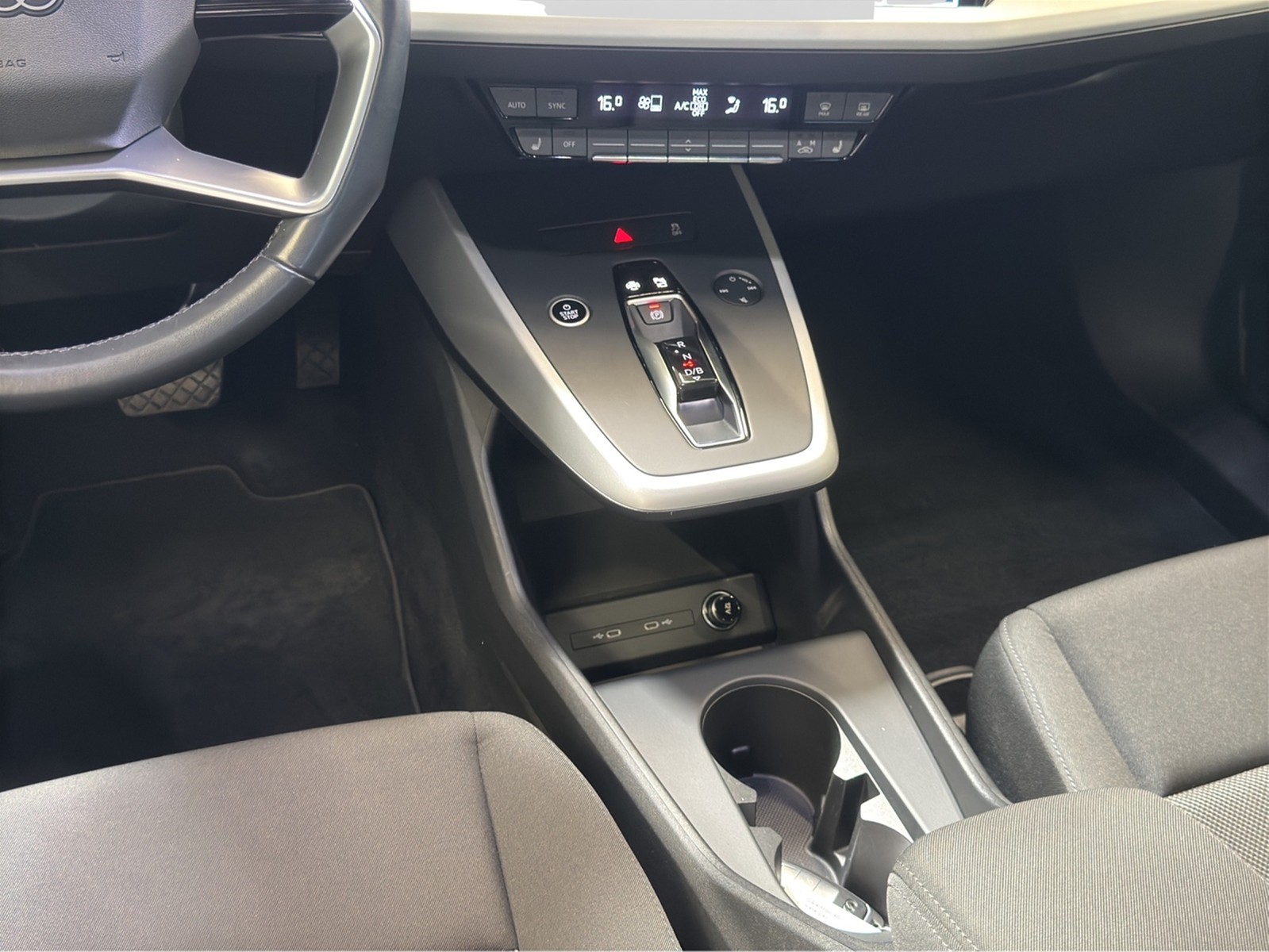 Q4 e-tron 40 basis AHK Assistenzpaket Navi