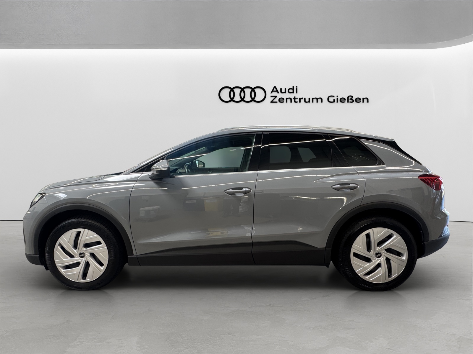 Q4 e-tron 40 basis AHK Assistenzpaket Navi