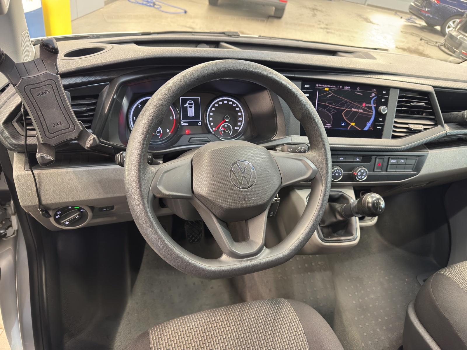 T6 Transporter 6.1 Kasten 2.0 TDI Standheizung mit FB PDC GRA Navi SH links