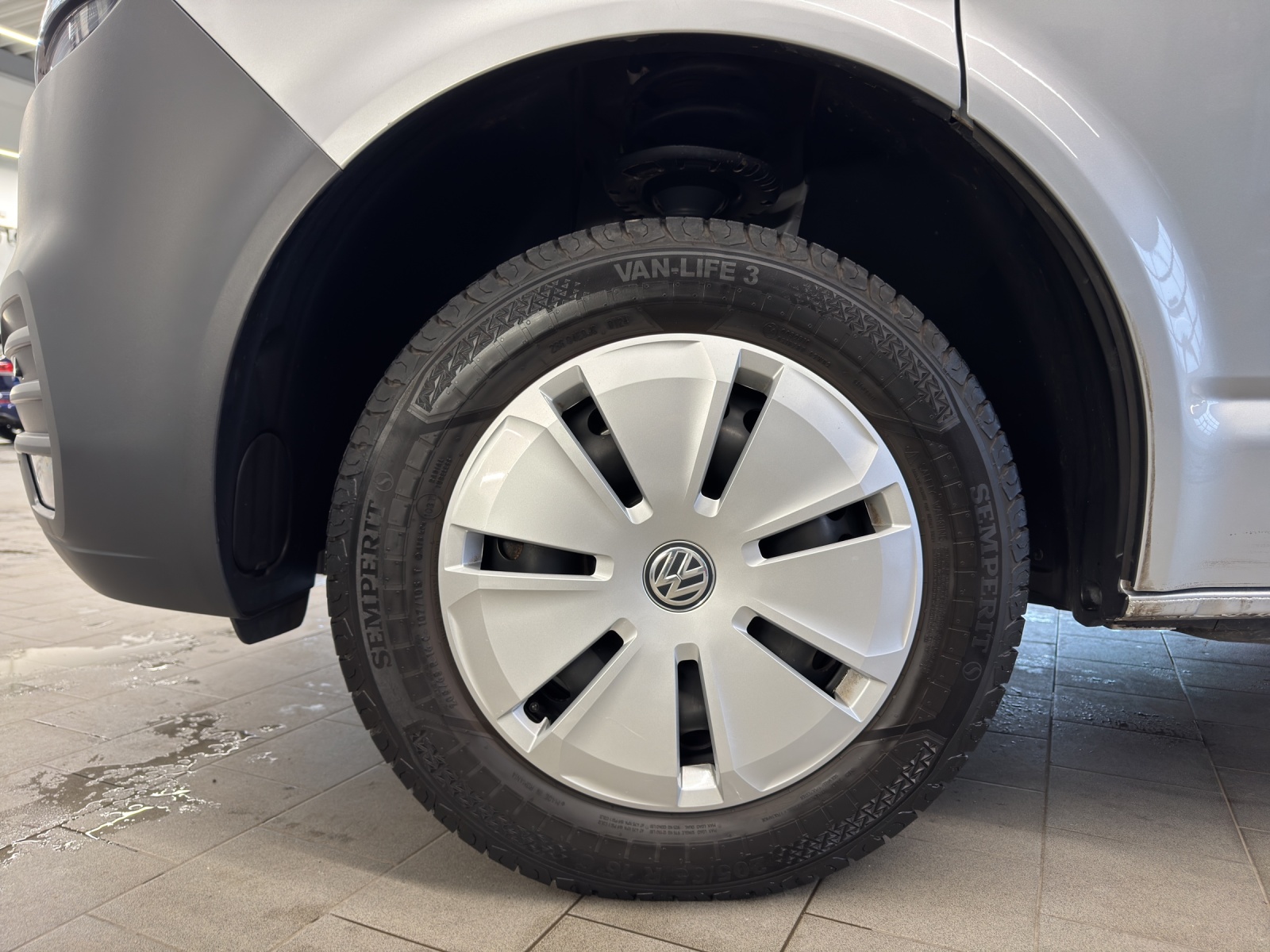 T6 Transporter 6.1 Kasten 2.0 TDI Standheizung mit FB PDC GRA Navi SH links