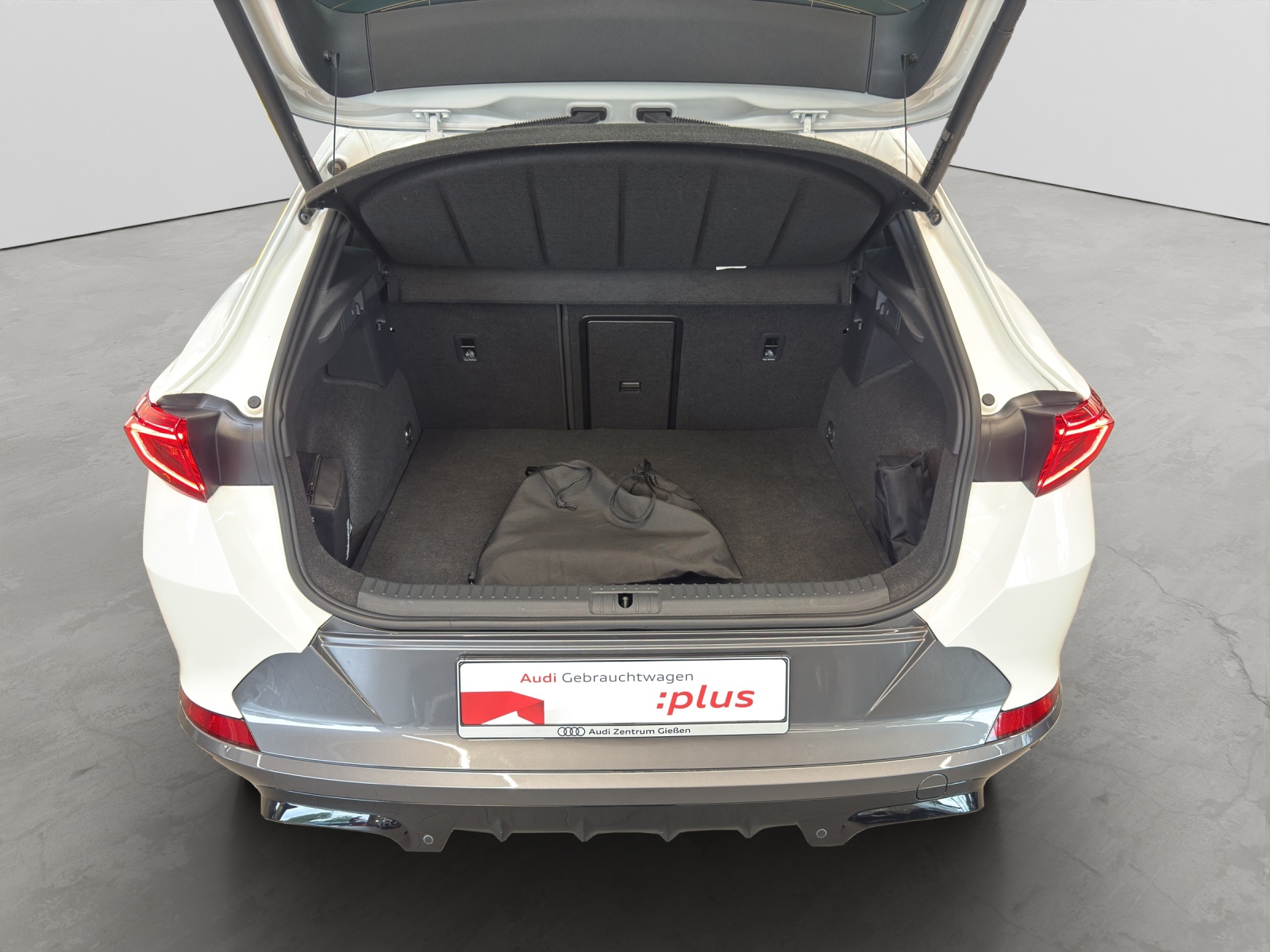 Formentor 1.4 e-Hybrid VZ AHK Beats Navi ACC DCC LED