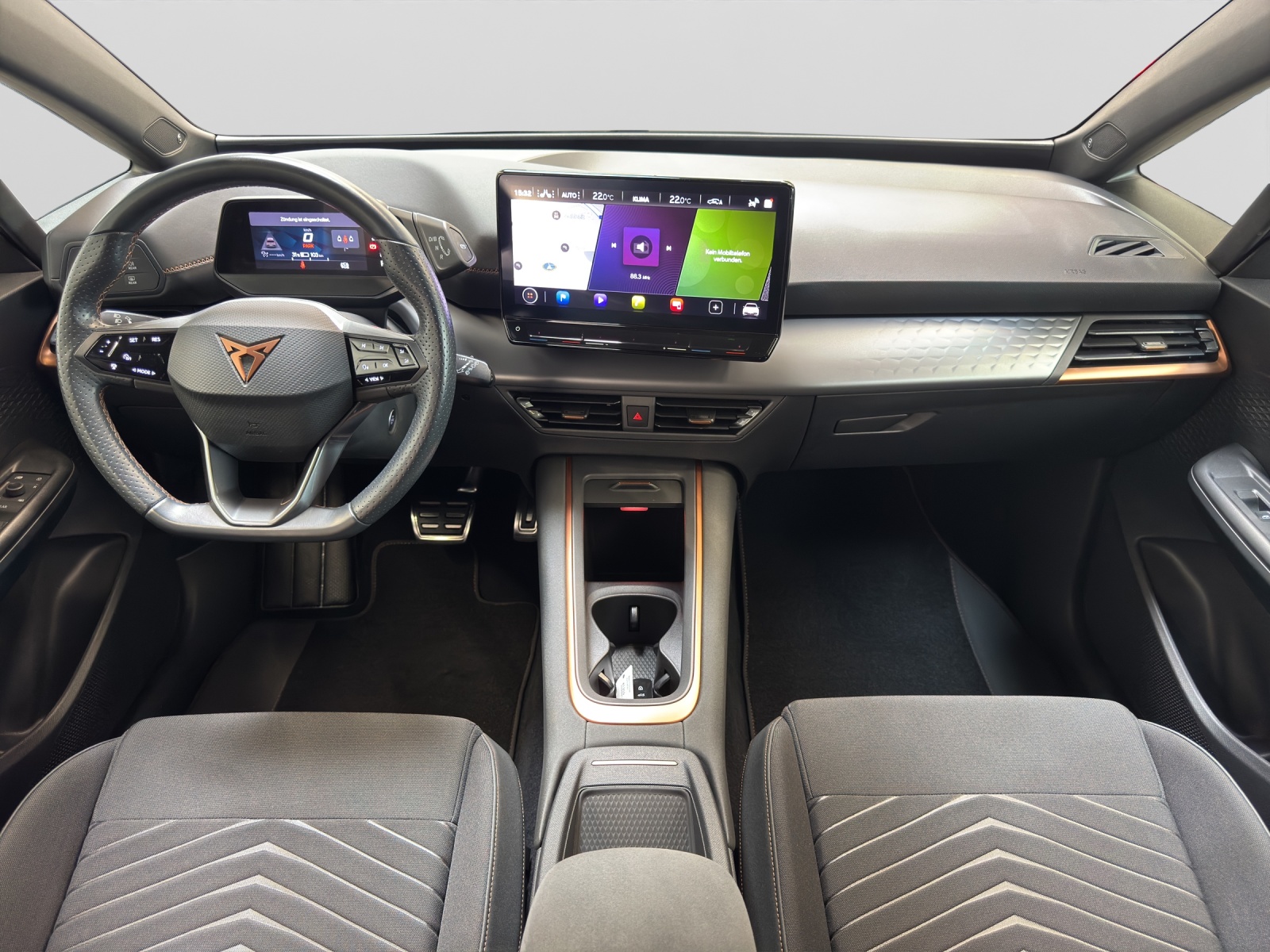 Born 150 kW electric Tech-Paket M ACC Navi LED