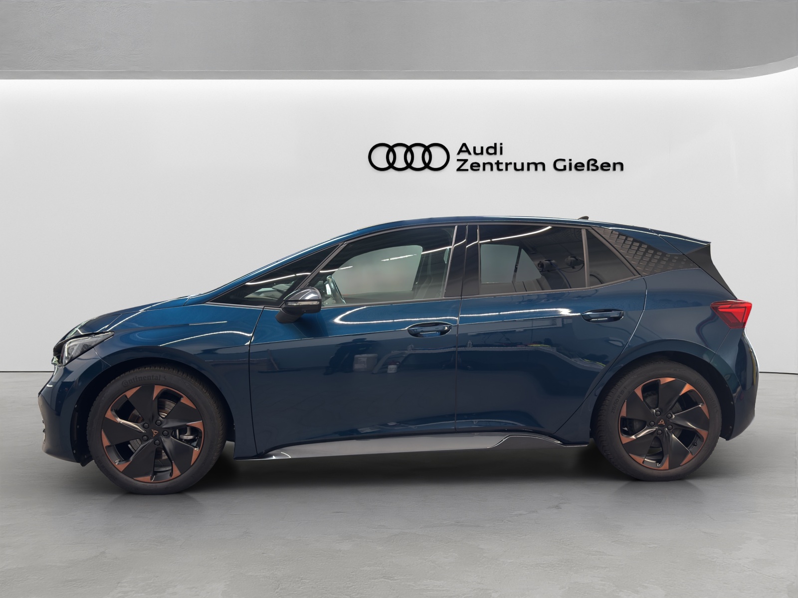 Born 150 kW electric Tech-Paket M ACC Navi LED