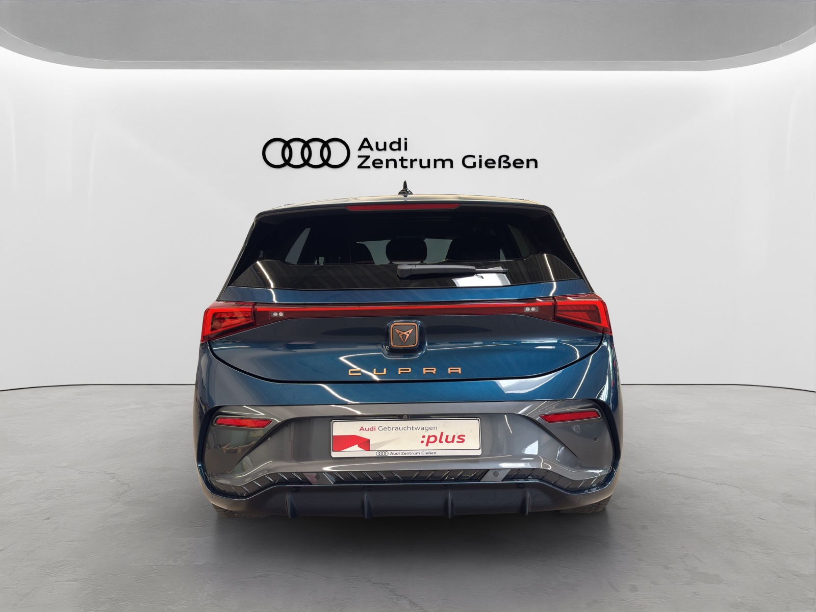 Born 150 kW electric Tech-Paket M ACC Navi LED