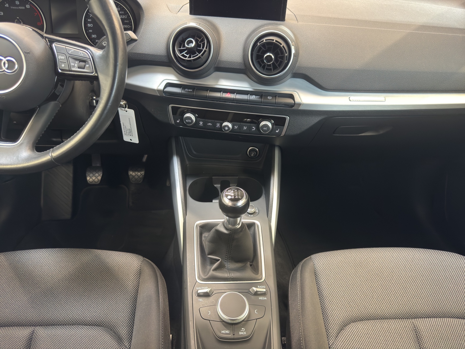 Q2 35 TFSI sport AHK LED Navi