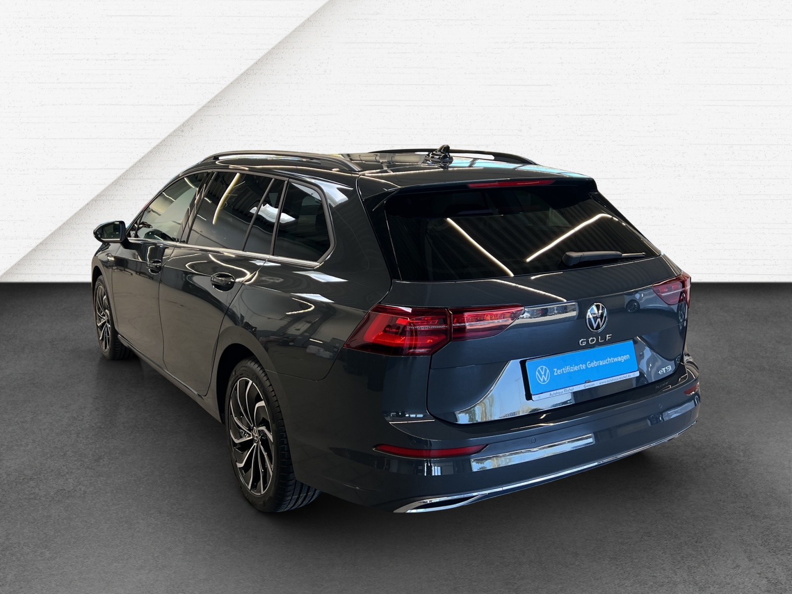 Golf VIII Variant 1.5 eTSI DSG Style IQ-Light Panodach Navi AHK ACC