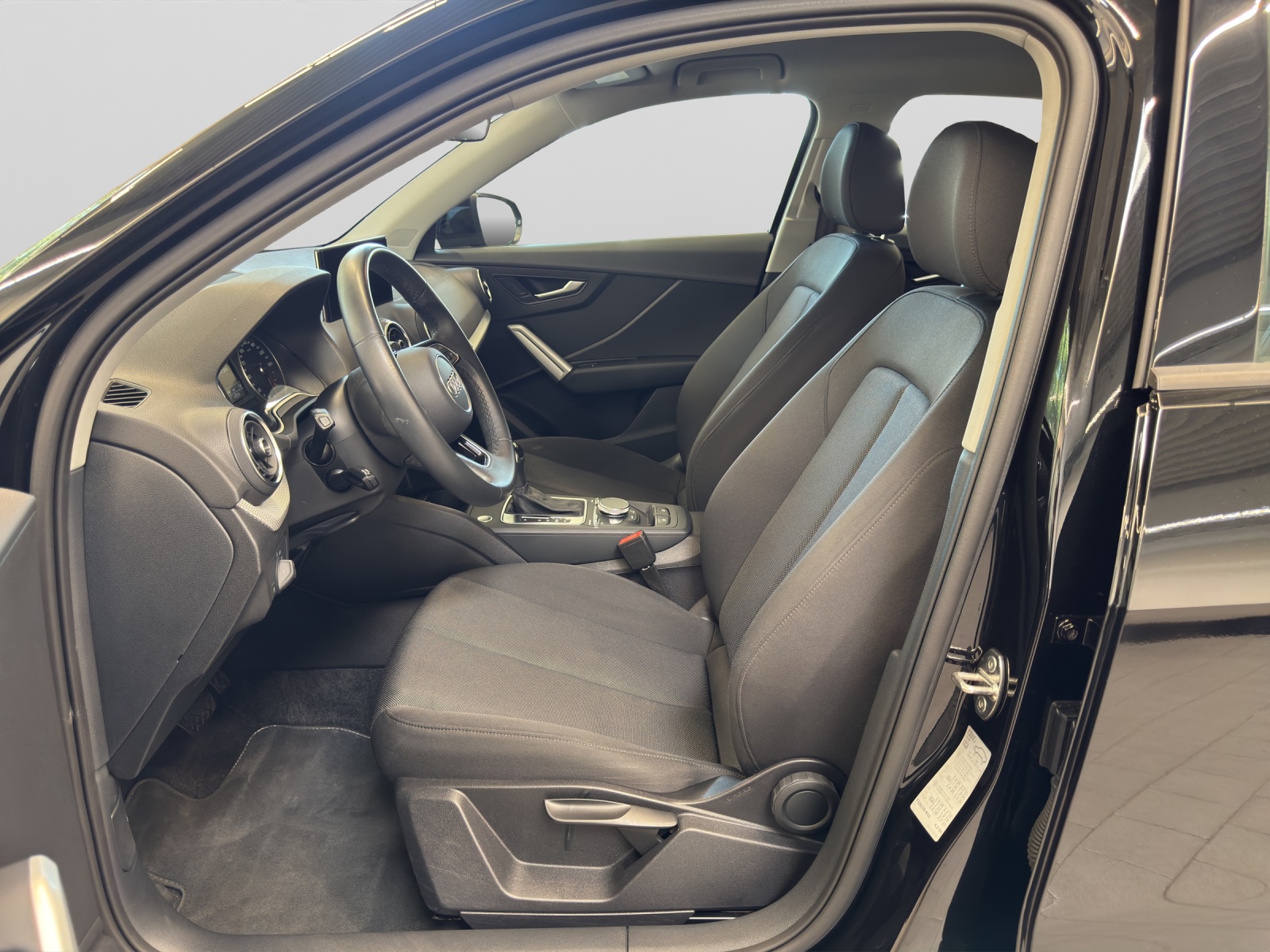 Q2 30 TDI S tronic basis Assistenzpaket Kamera Navi