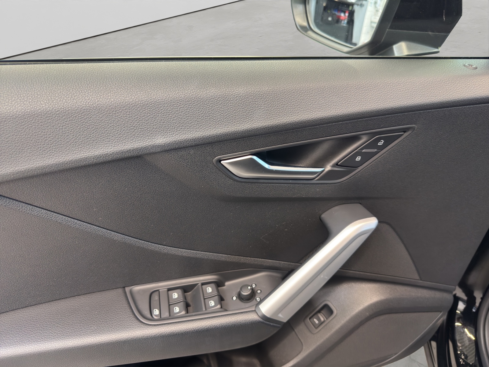 Q2 30 TDI S tronic basis Assistenzpaket Kamera Navi