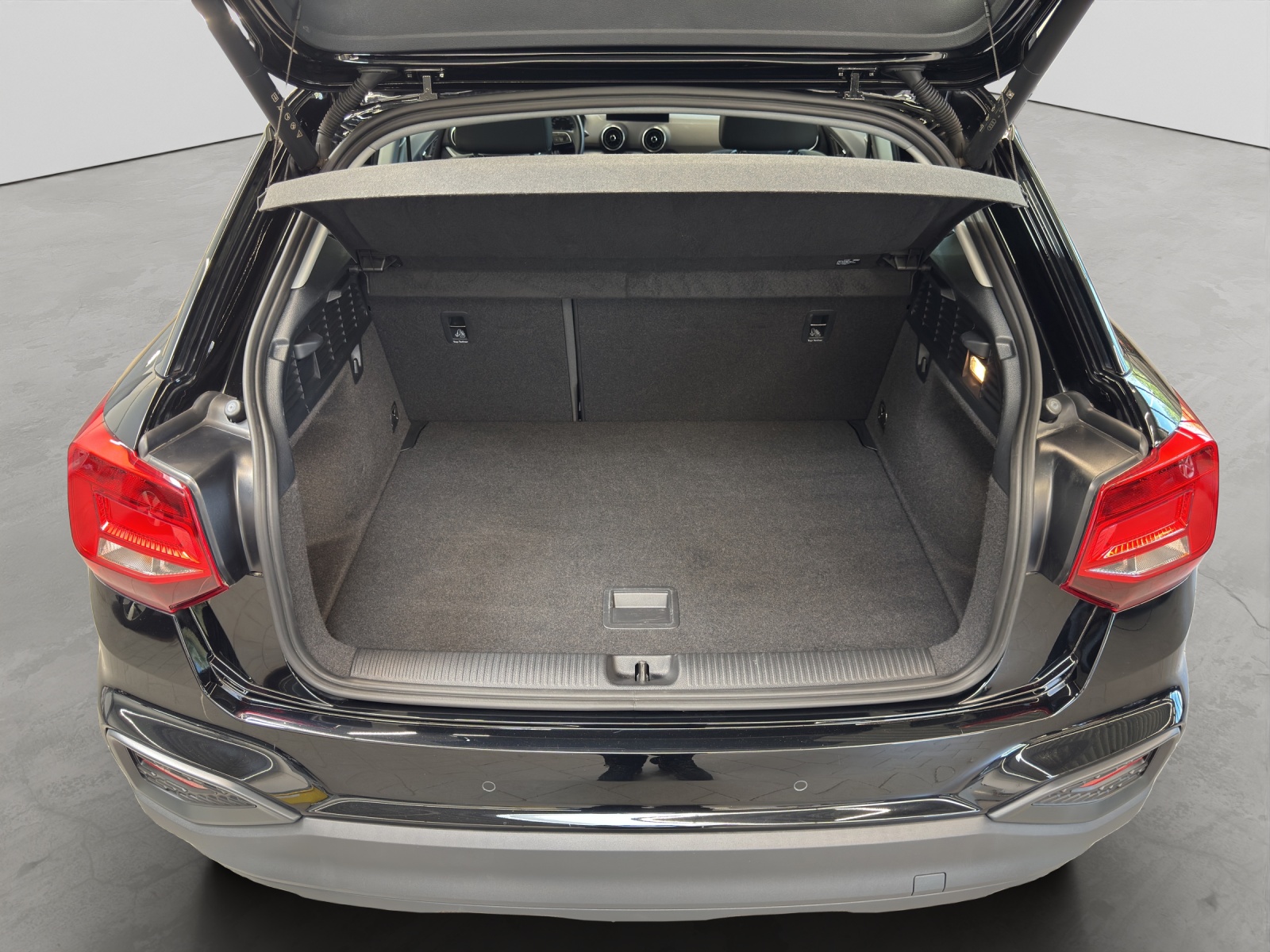 Q2 30 TDI S tronic basis Assistenzpaket Kamera Navi