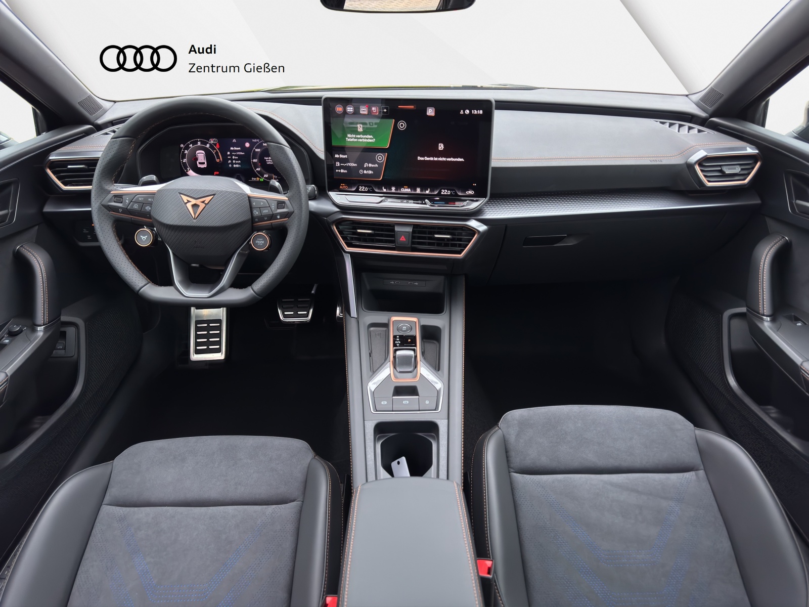 Leon Sportstourer 2.0 TSI 4Drive DSG VZ PANO AHK ACC DCC