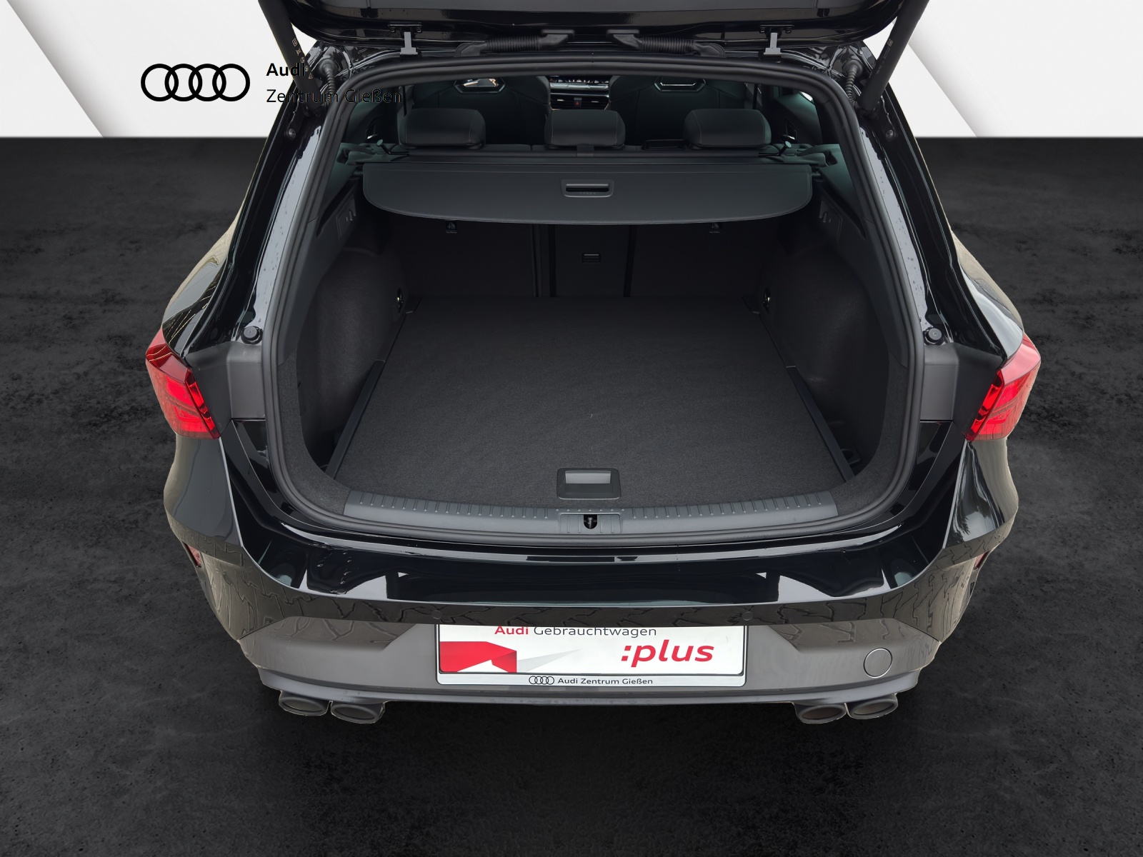 Leon Sportstourer 2.0 TSI 4Drive DSG VZ PANO AHK ACC DCC