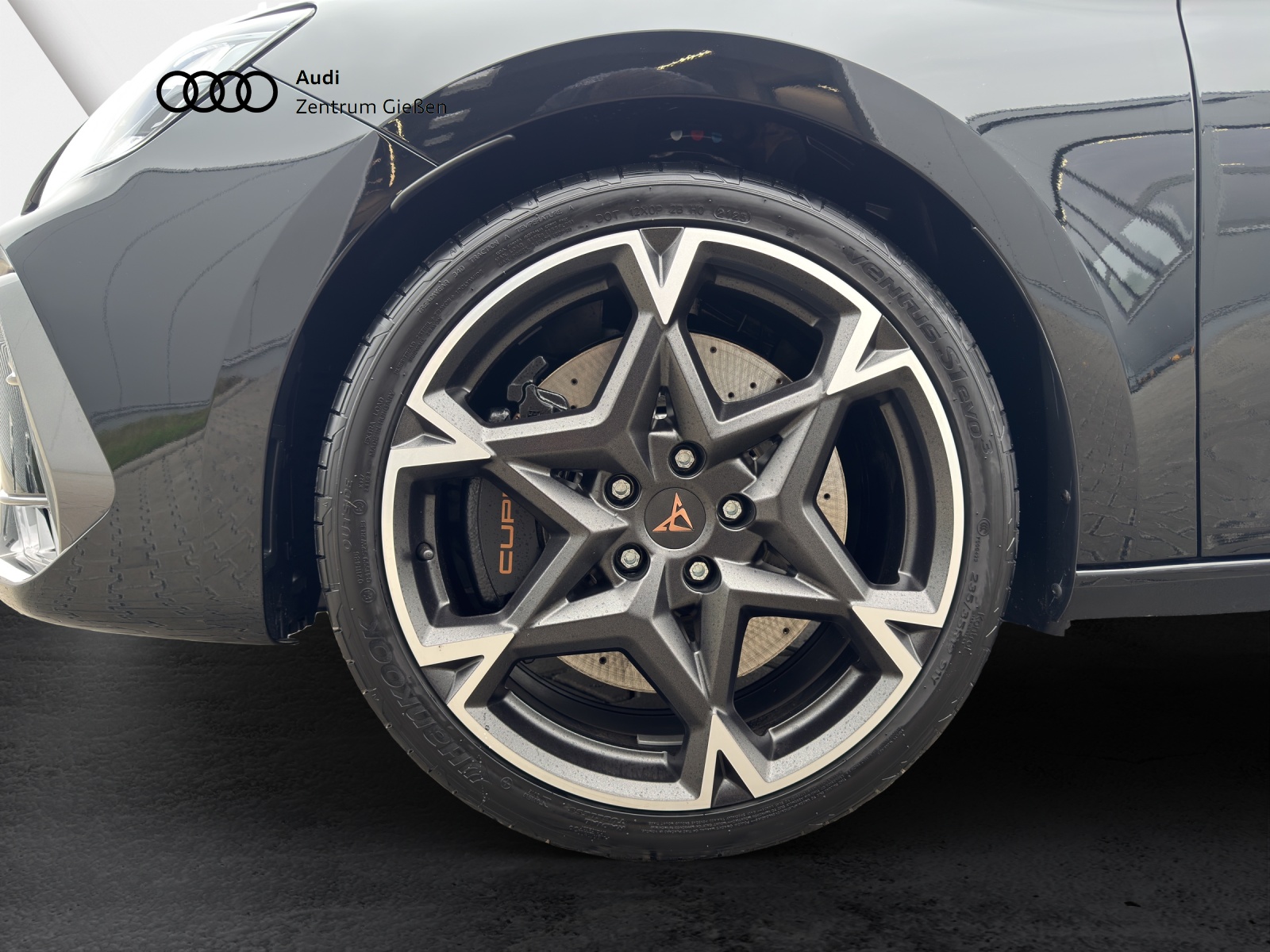 Leon Sportstourer 2.0 TSI 4Drive DSG VZ PANO AHK ACC DCC