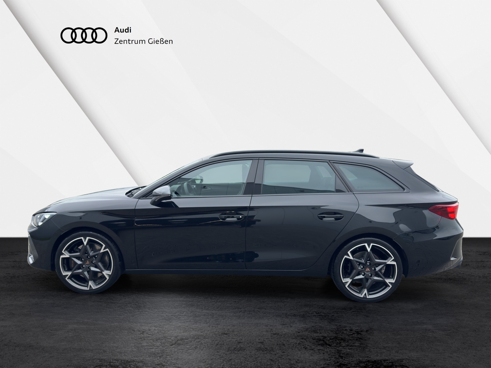 Leon Sportstourer 2.0 TSI 4Drive DSG VZ PANO AHK ACC DCC