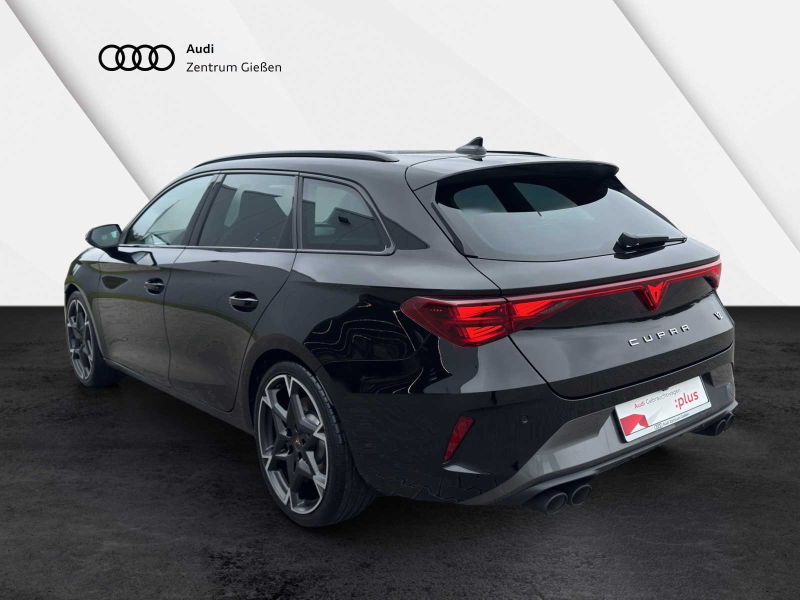 Leon Sportstourer 2.0 TSI 4Drive DSG VZ PANO AHK ACC DCC