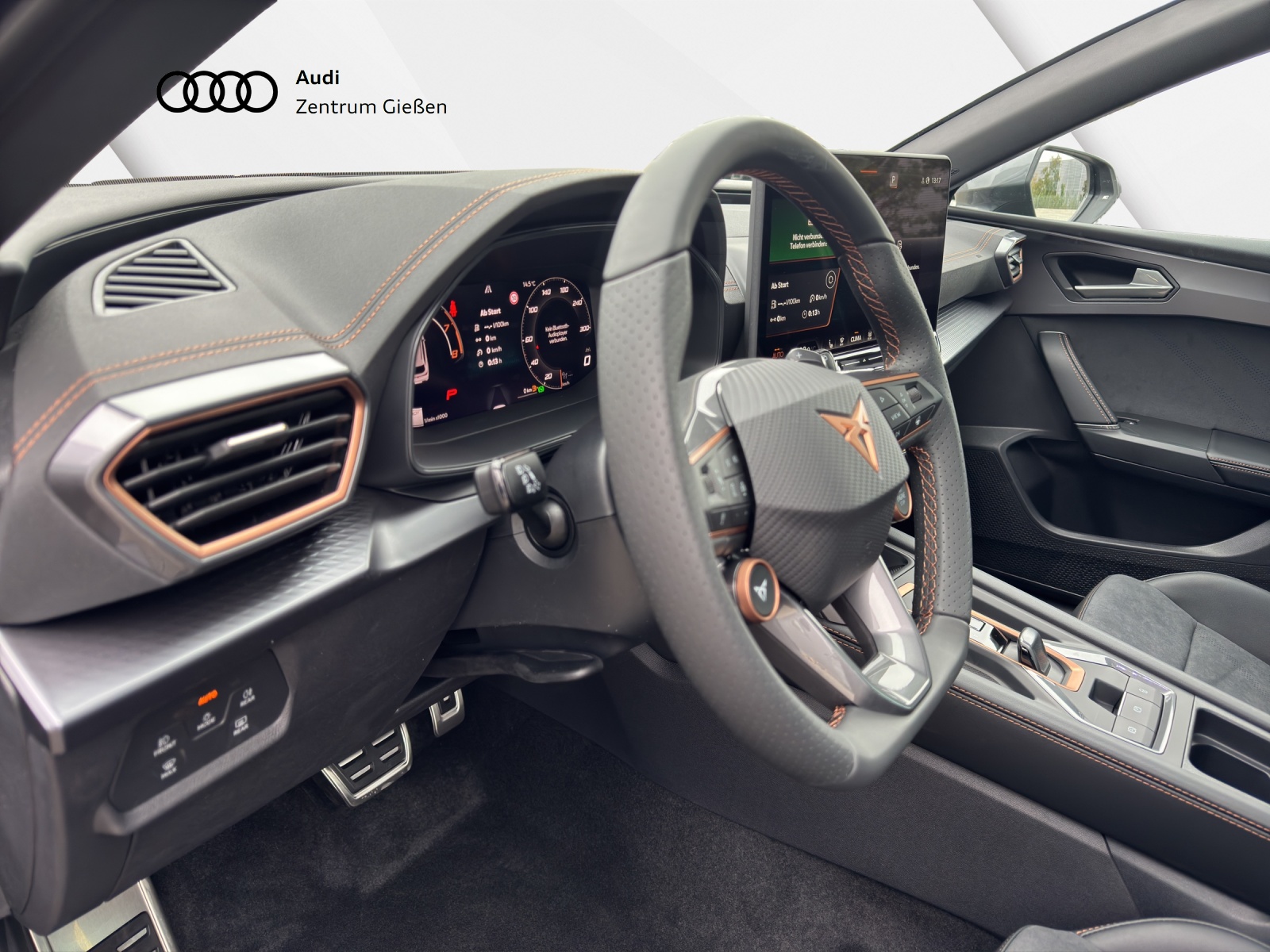 Leon Sportstourer 2.0 TSI 4Drive DSG VZ PANO AHK ACC DCC