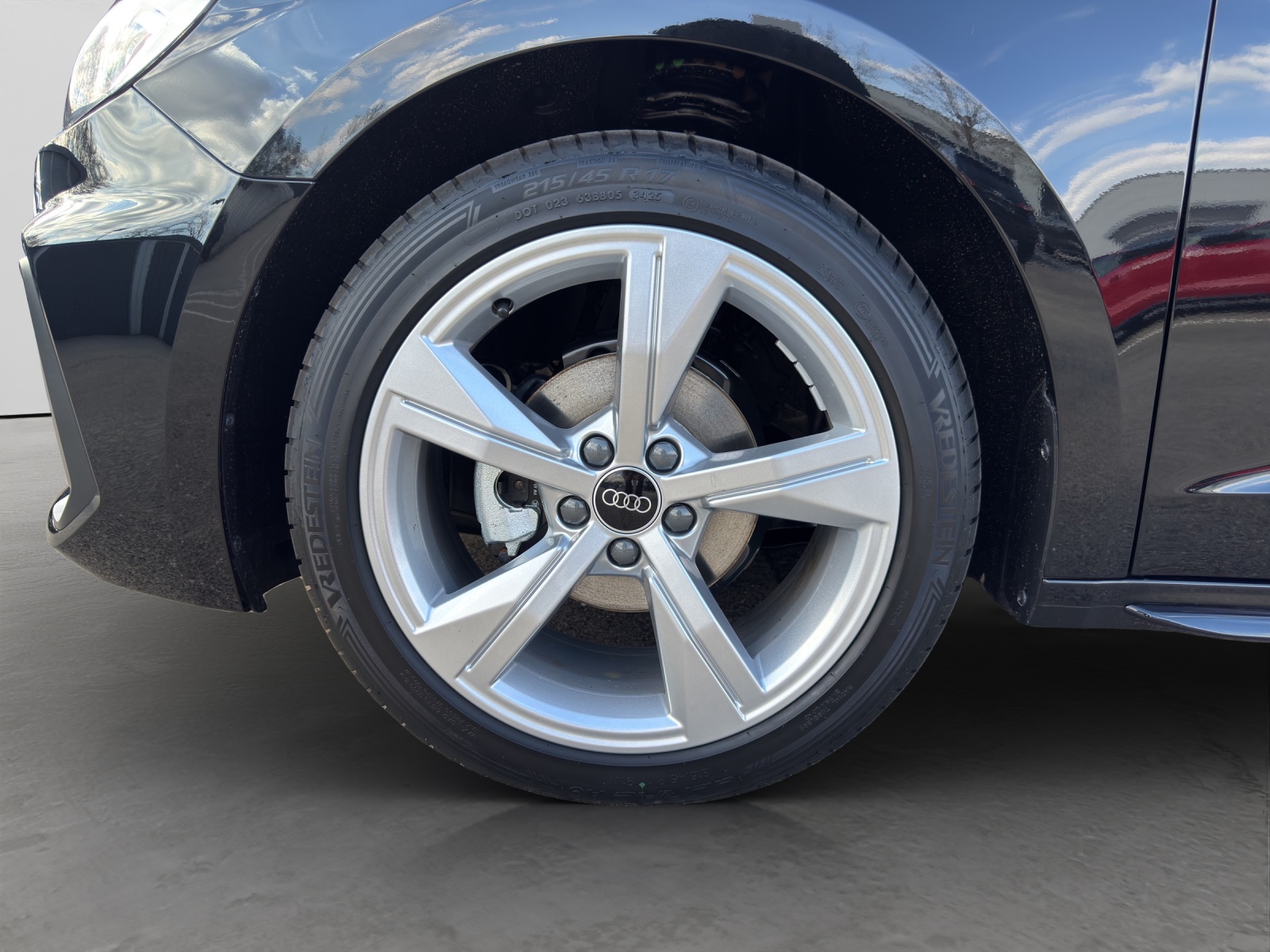 A1 Sportback 25 TFSI S line LED smartphone interface