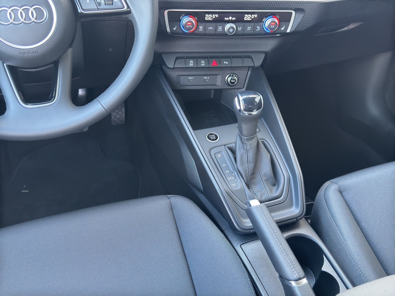 A1 Sportback 25 TFSI S line LED smartphone interface