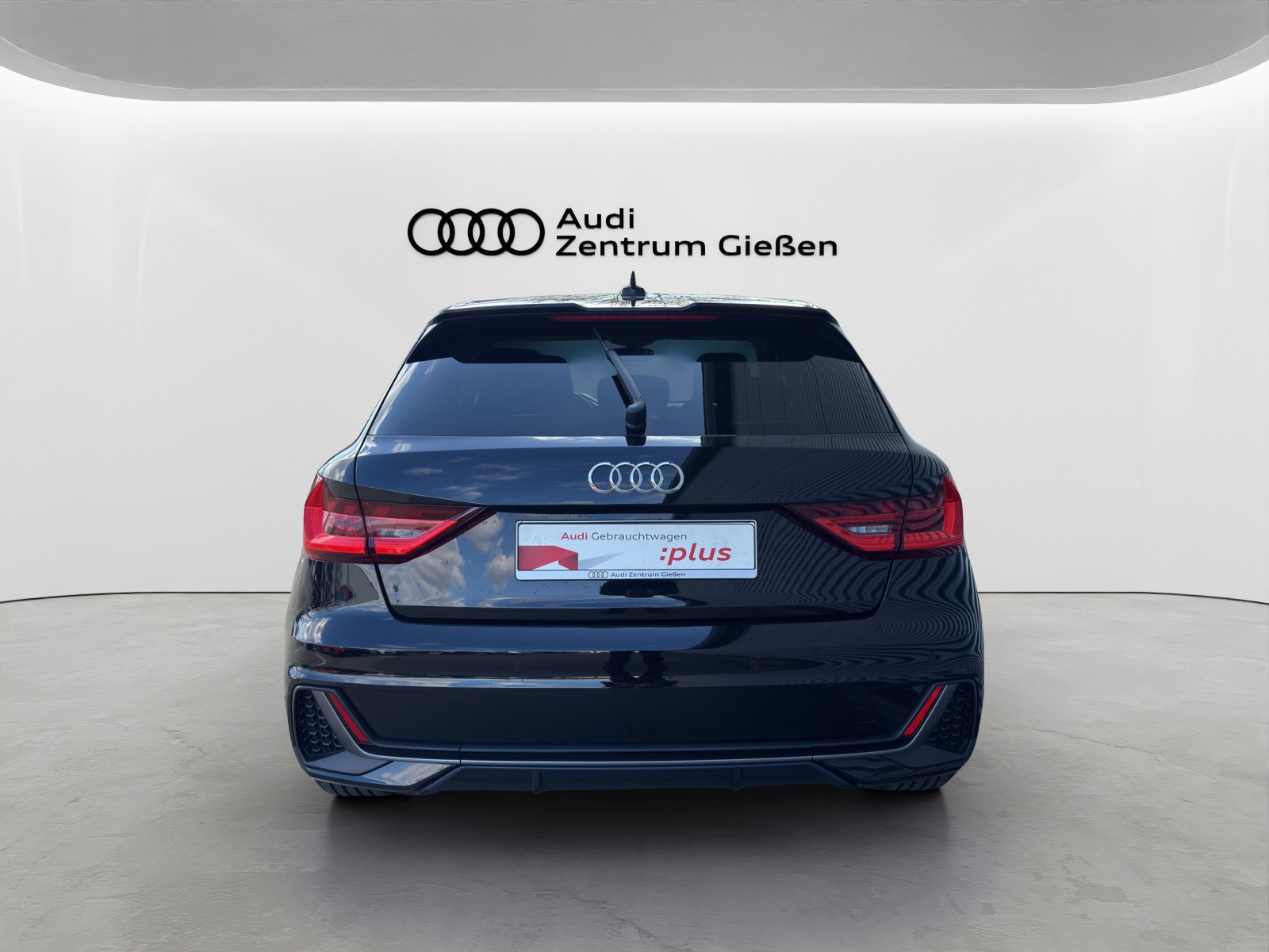 A1 Sportback 25 TFSI S line LED smartphone interface