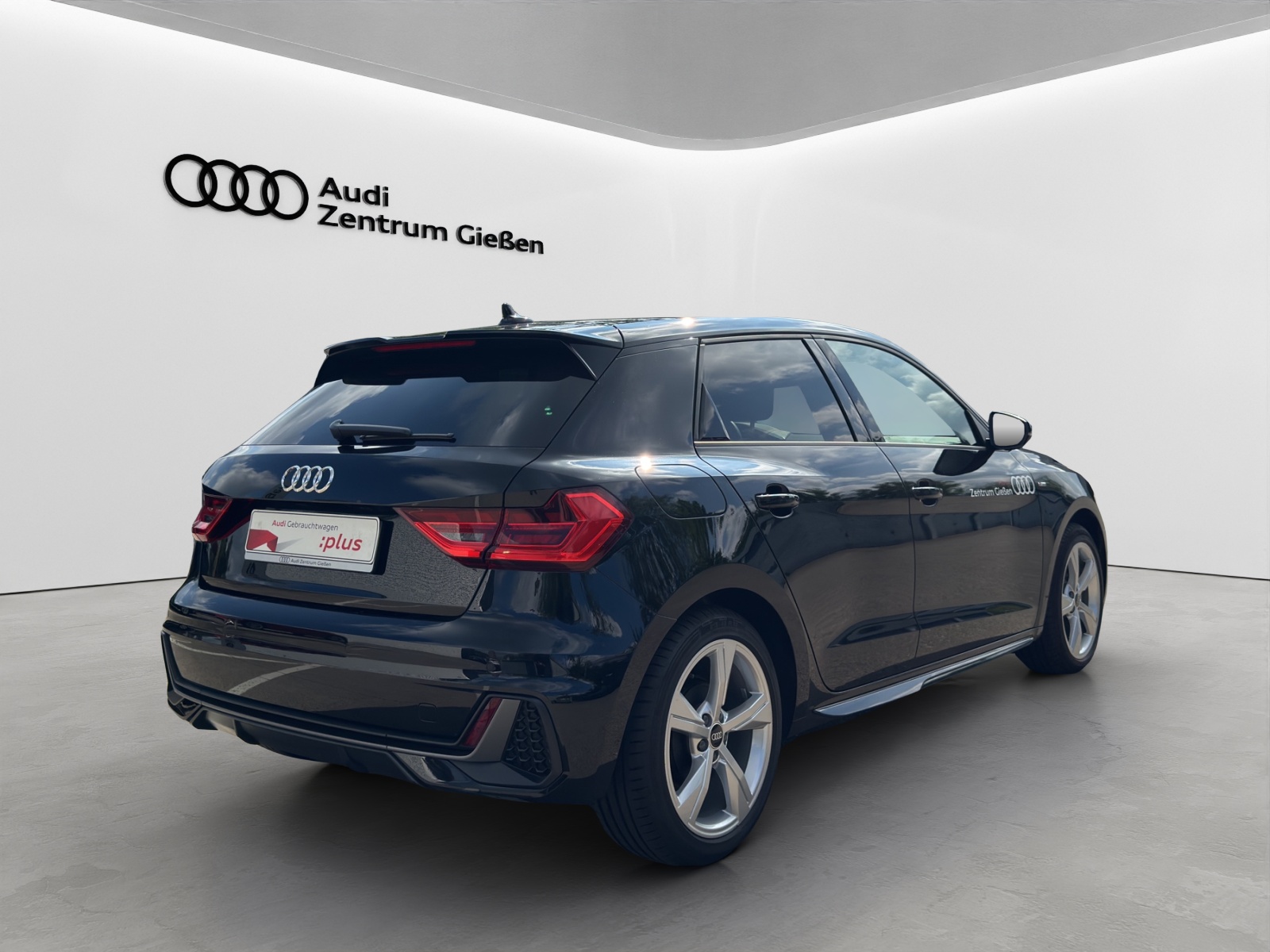 A1 Sportback 25 TFSI S line LED smartphone interface