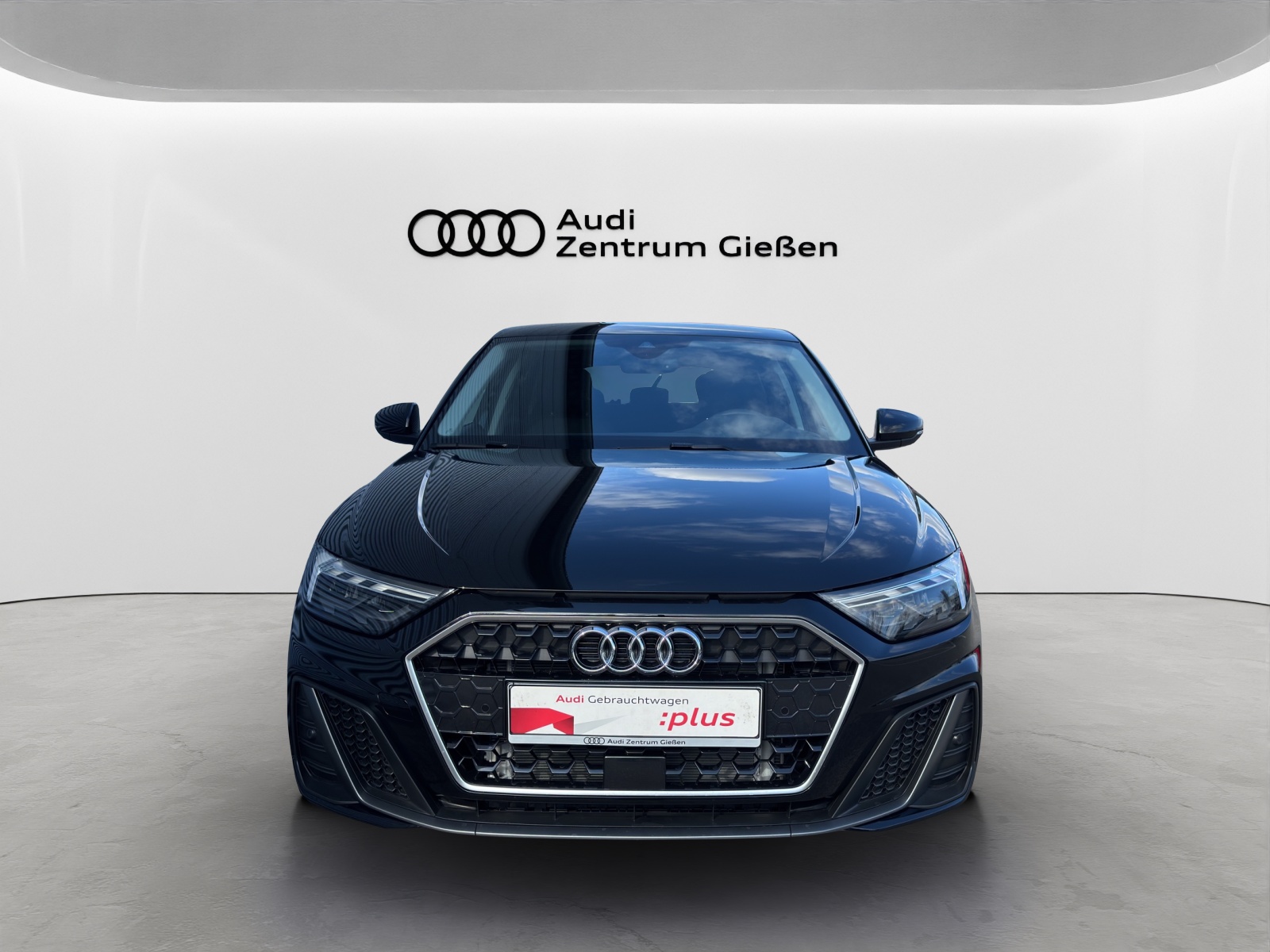 A1 Sportback 25 TFSI S line LED smartphone interface