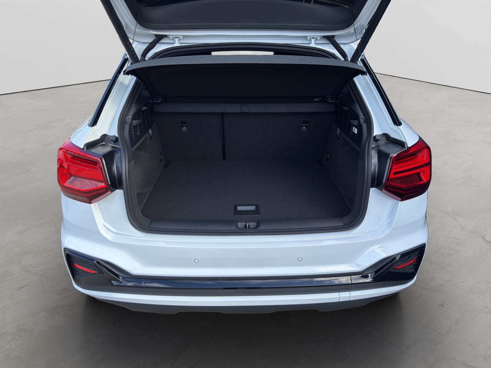 Q2 35 TFSI S-tronic S line competition Black AHK Matrix-LED