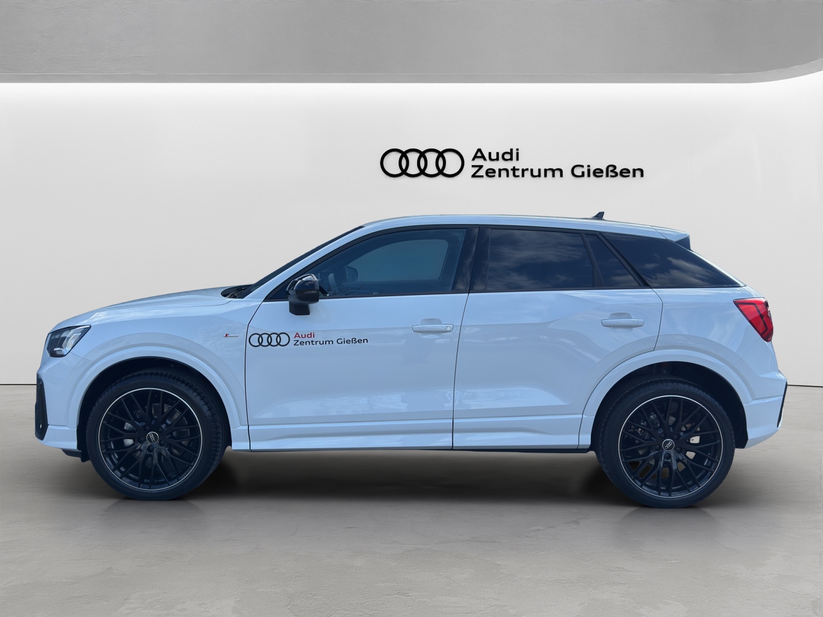 Q2 35 TFSI S-tronic S line competition Black AHK Matrix-LED