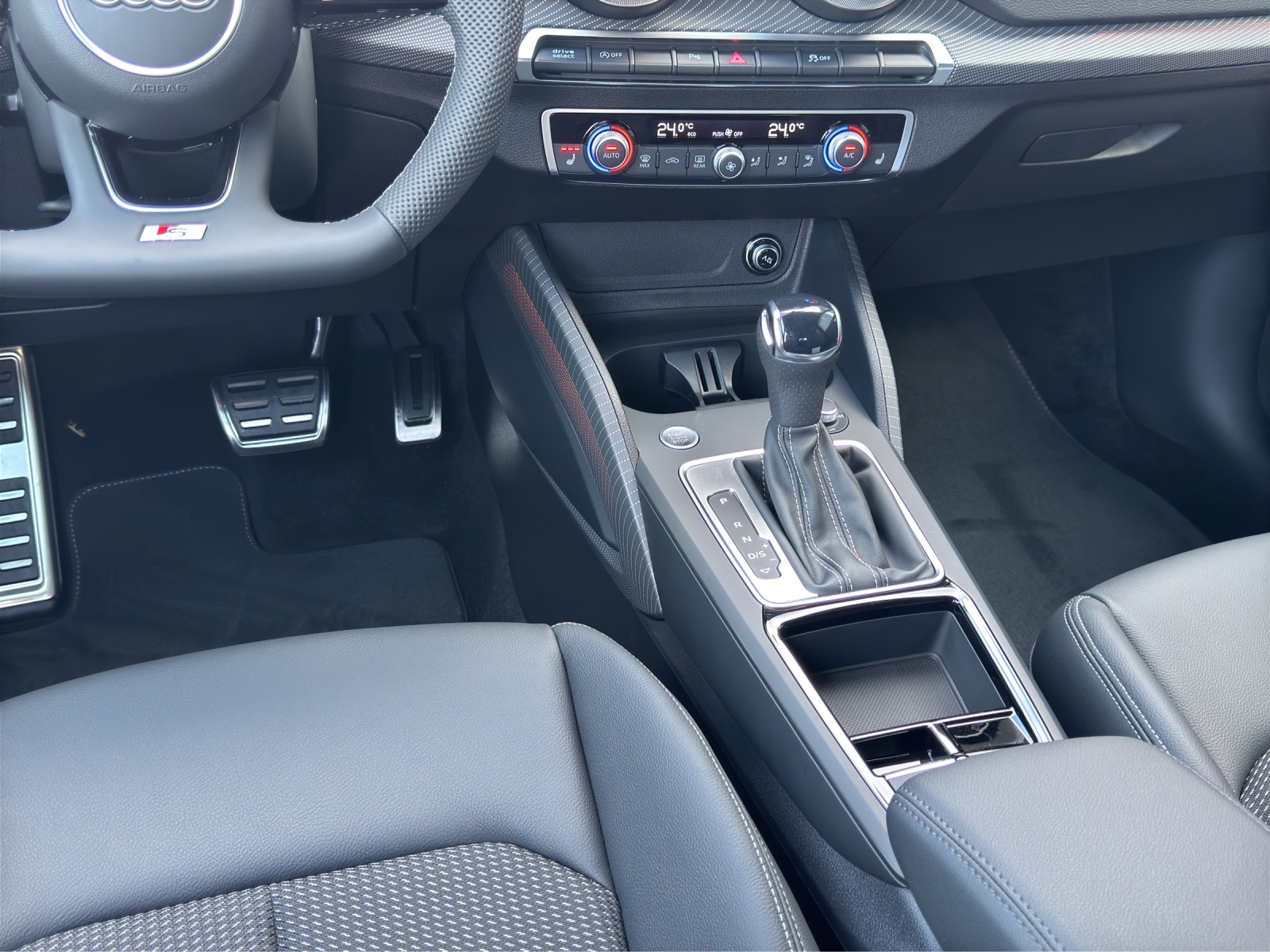 Q2 35 TFSI S-tronic S line competition Black AHK Matrix-LED