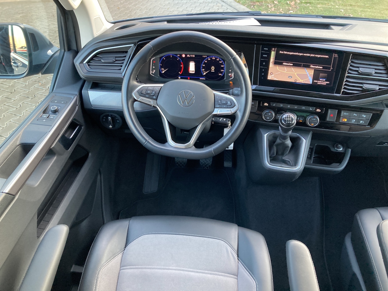 T6 Multivan 6.1 Generation Six 2,0 TDI AHK LED Navi Kamera ACC 7 Sitzer