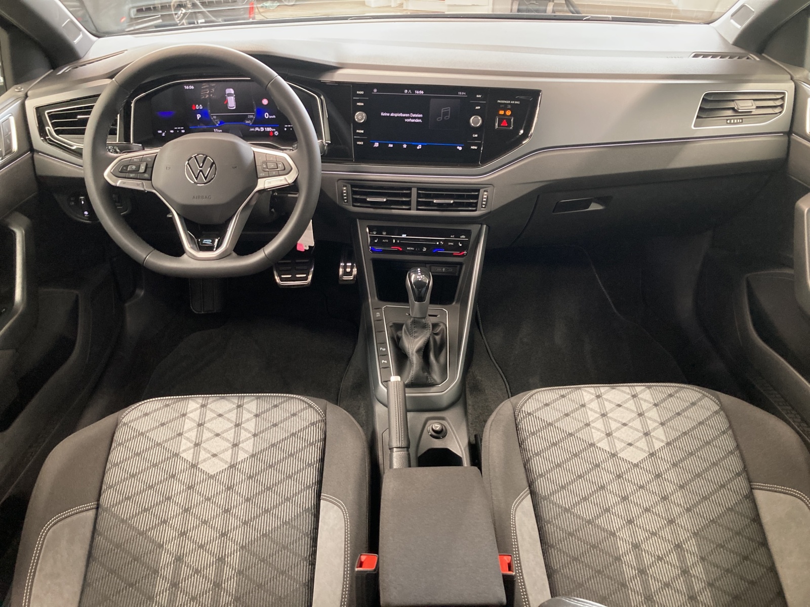 Polo TSI DSG R-Line LED TravelAssist Kamera AppConnect