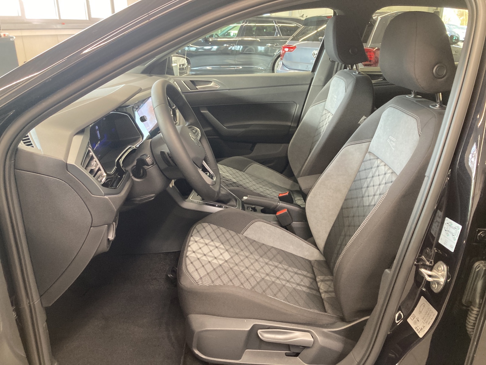 Polo TSI DSG R-Line LED TravelAssist Kamera AppConnect