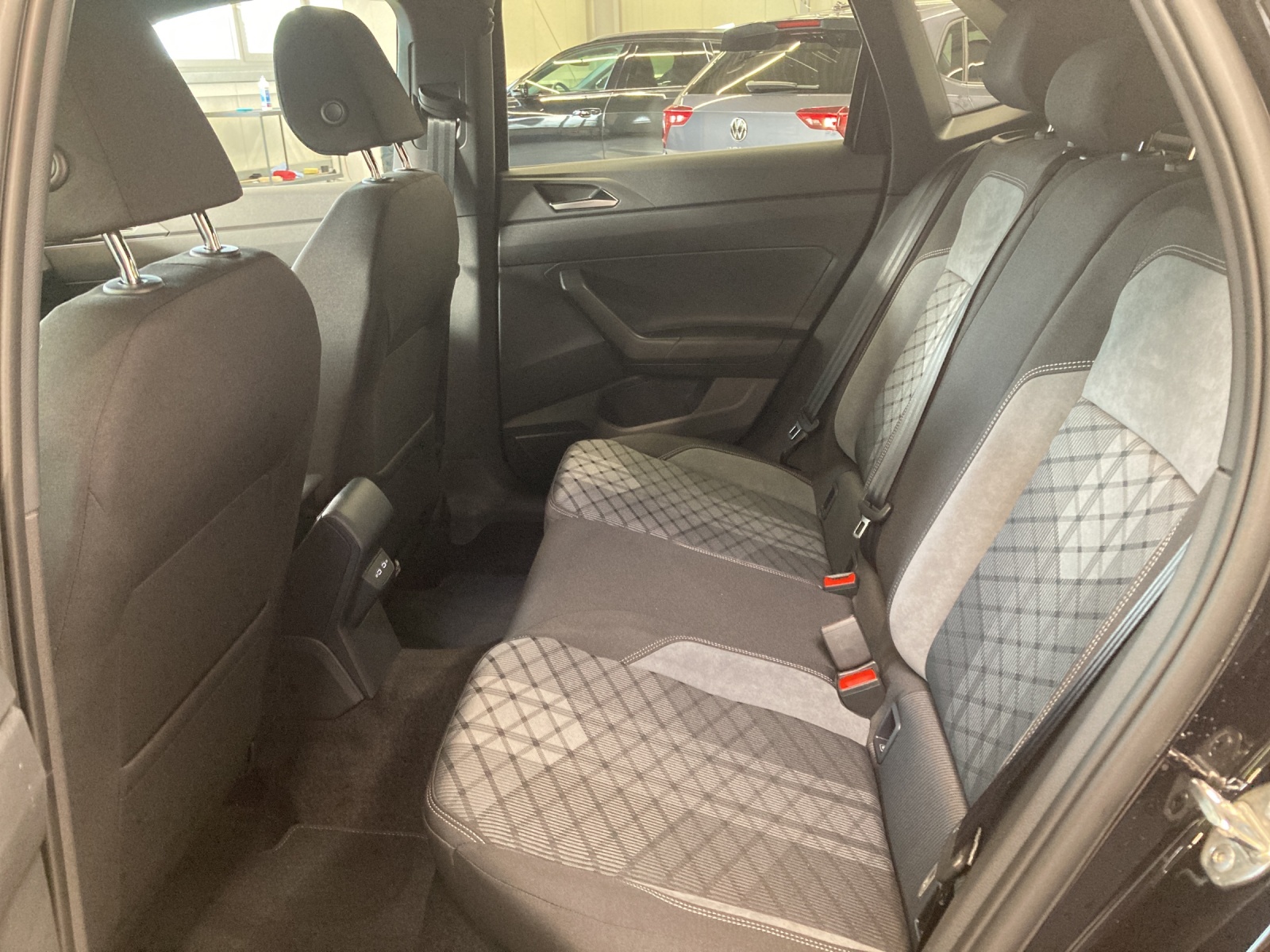 Polo TSI DSG R-Line LED TravelAssist Kamera AppConnect