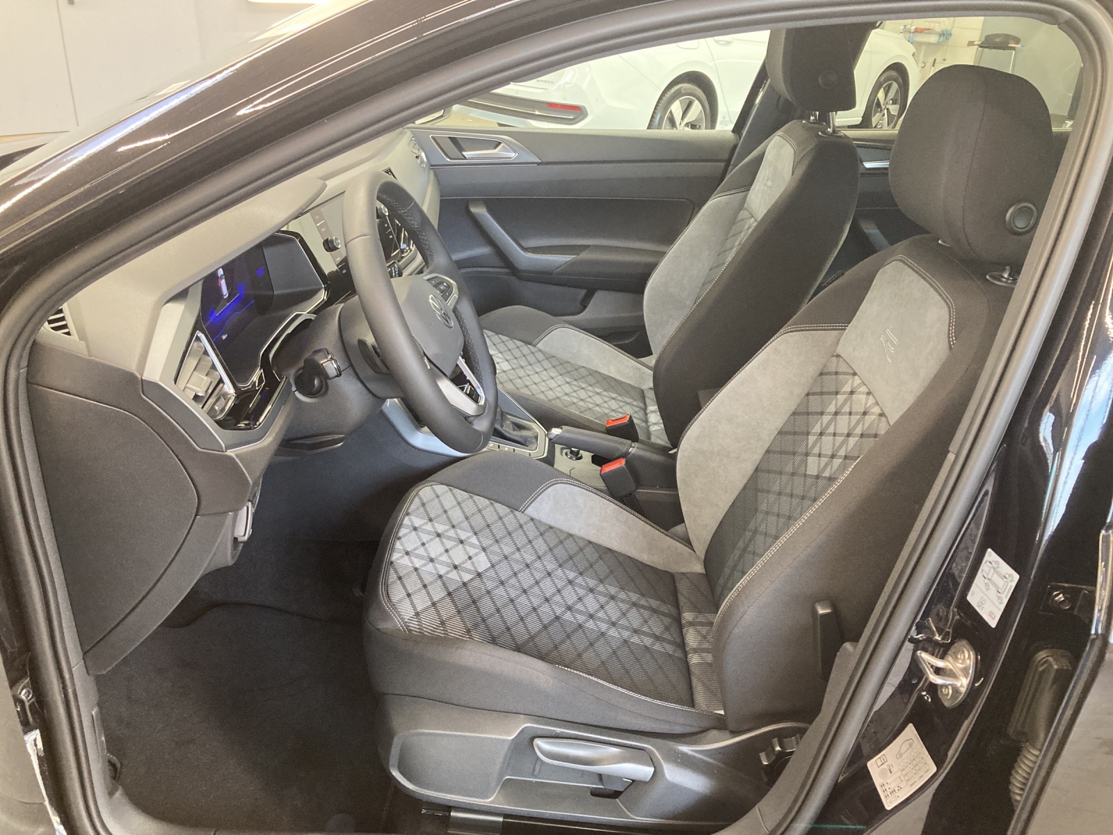 Polo TSI DSG R-Line LED TravelAssist Kamera AppConnect