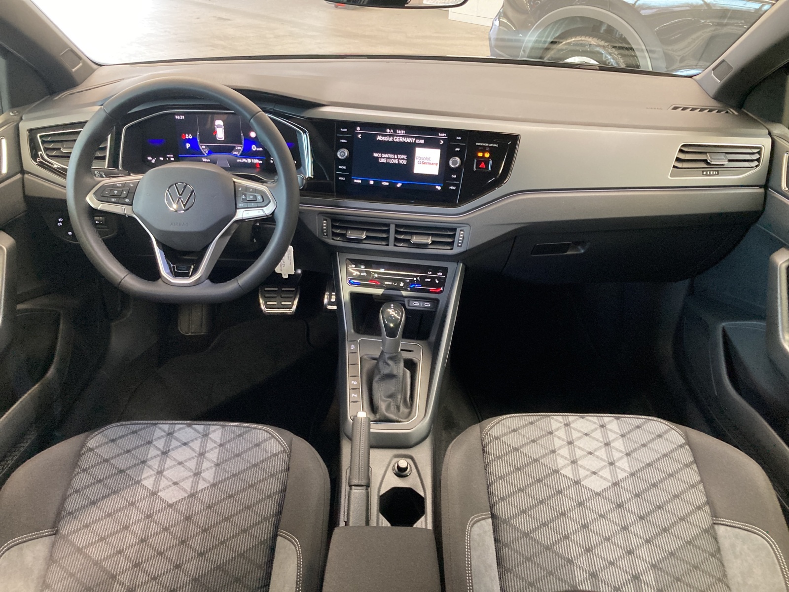 Polo TSI DSG R-Line LED TravelAssist Kamera AppConnect