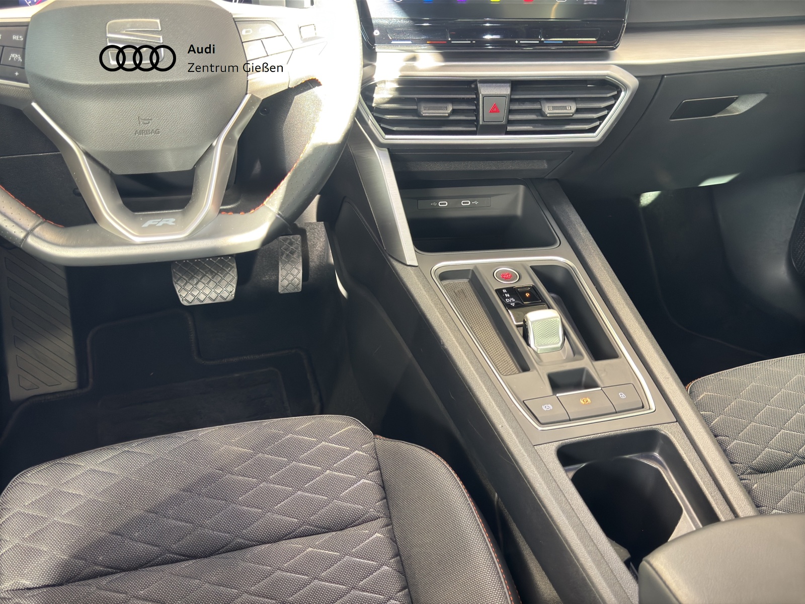 Leon 1.5 eTSI DSG FR Vision plus ACC Kamera Navi LED