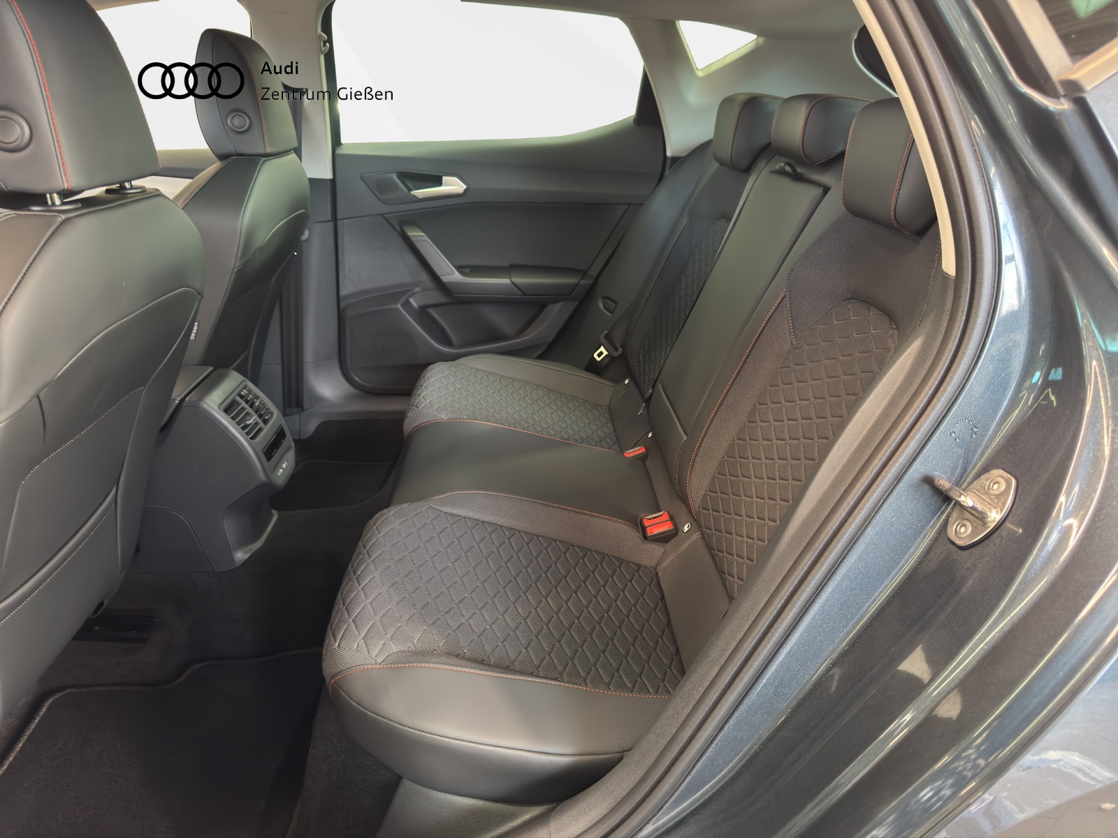 Leon 1.5 eTSI DSG FR Vision plus ACC Kamera Navi LED