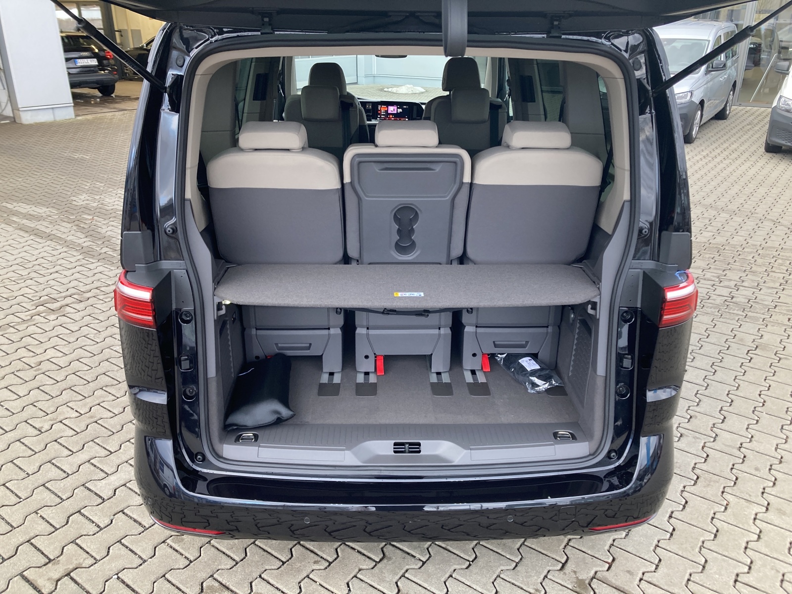 T7 Multivan Energy 2.0 TDI DSG KÜ AHK Standheizung Vis a Vis