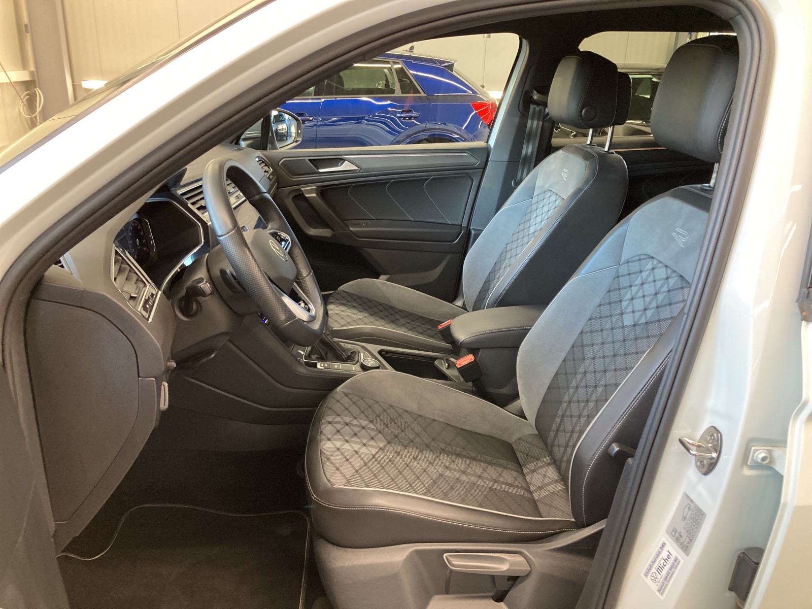 Tiguan Allspace TDI DSG 4M R-Line IQ-Light DCC AHK Alu-20Zoll