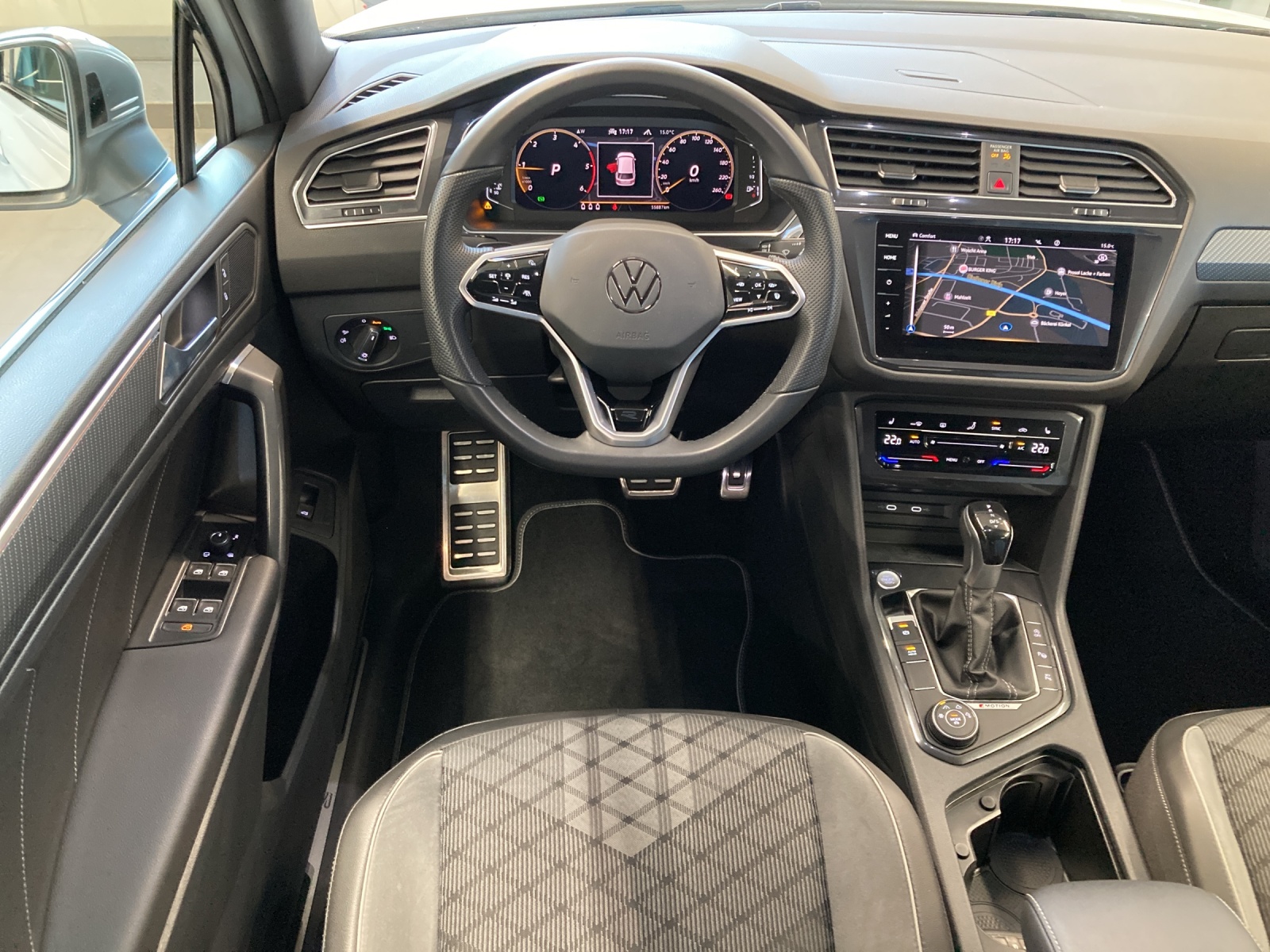 Tiguan Allspace TDI DSG 4M R-Line IQ-Light DCC AHK Alu-20Zoll