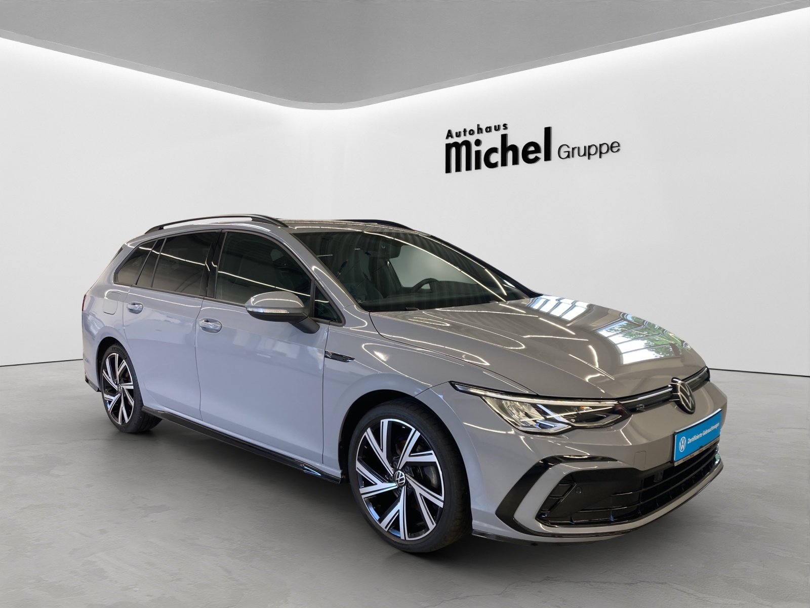 Golf 8 Variant TSI R-Line ACC LED Navi AHK Alu-18Zoll