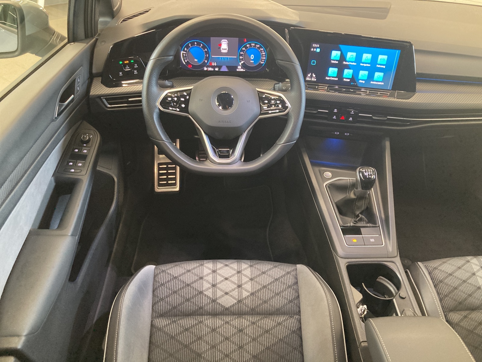 Golf 8 Variant TSI R-Line ACC LED Navi AHK Alu-18Zoll
