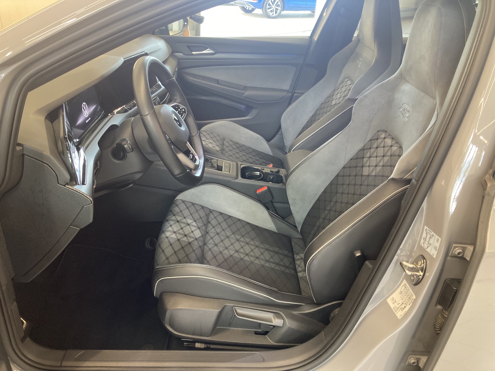 Golf 8 Variant TSI R-Line ACC LED Navi AHK Alu-18Zoll