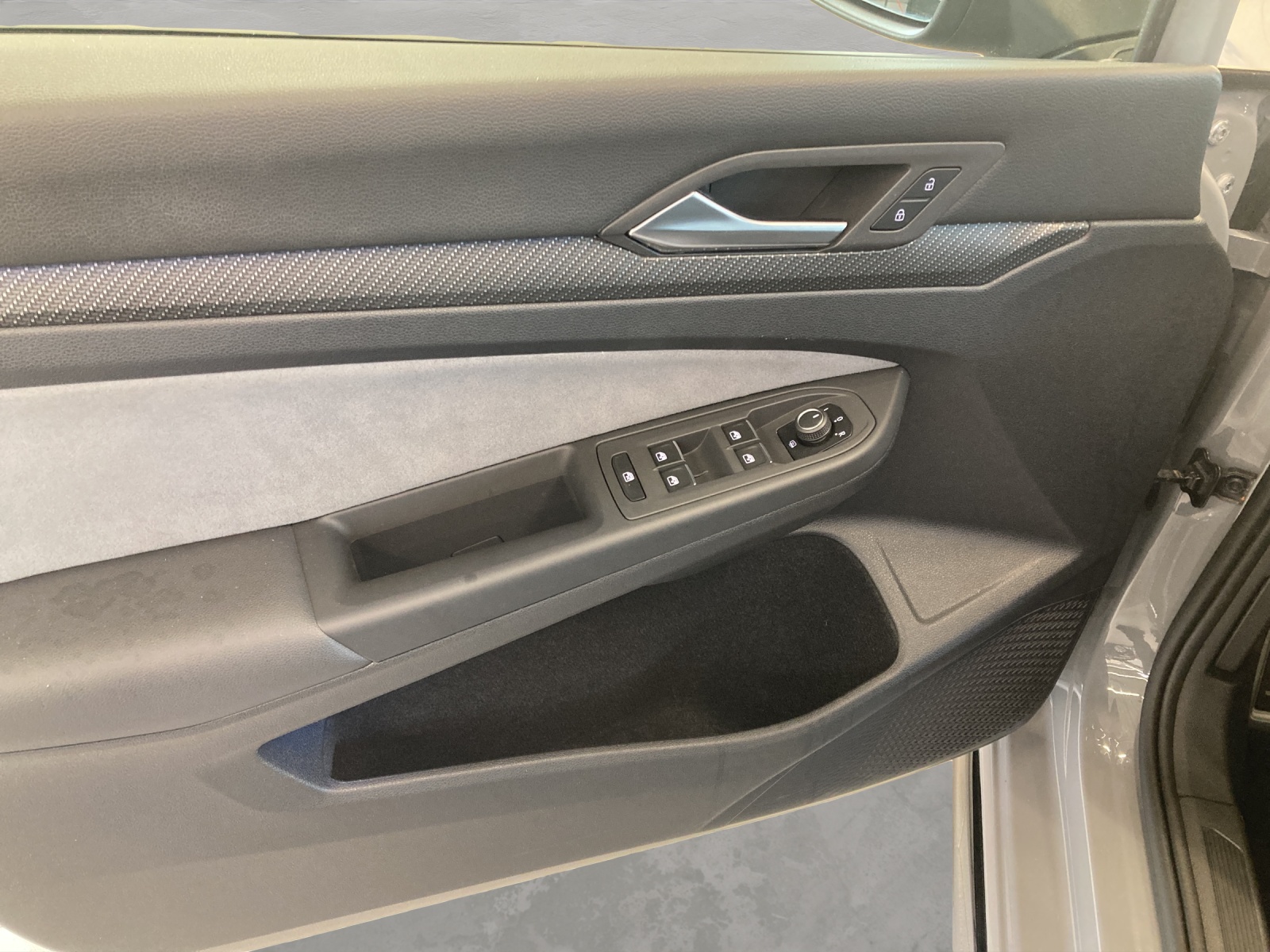 Golf 8 Variant TSI R-Line ACC LED Navi AHK Alu-18Zoll