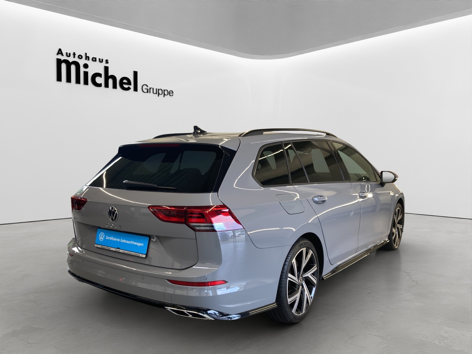 Golf 8 Variant TSI R-Line ACC LED Navi AHK Alu-18Zoll