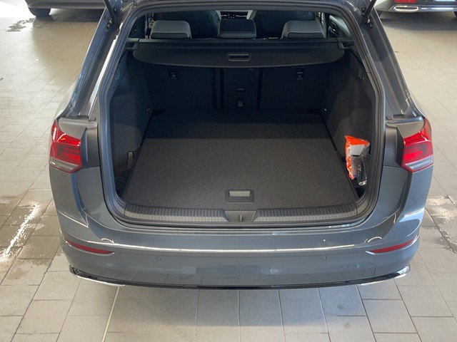 Golf 8 Variant 1.5 eTSI DSG R-Line ACC LED Navi AppConnect Alu-17Zoll