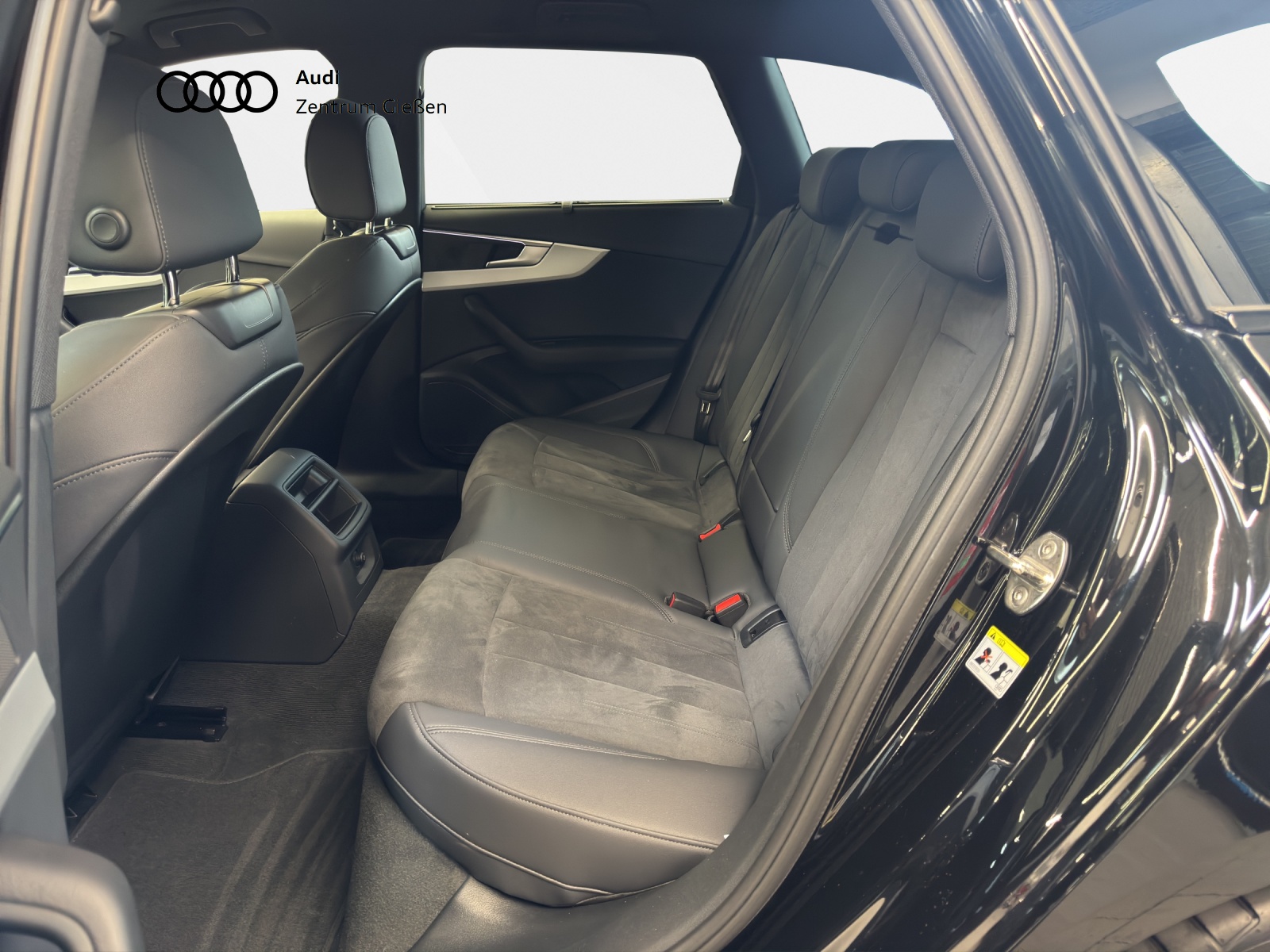 A4 Avant 45 TFSI quattro S line competition edition plus Matrix-LED Black 