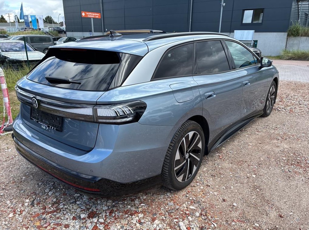 ID.7 Tourer Pro 210 kW/77kWh Wärmepumpe IQ-Light ACC AHK Navi