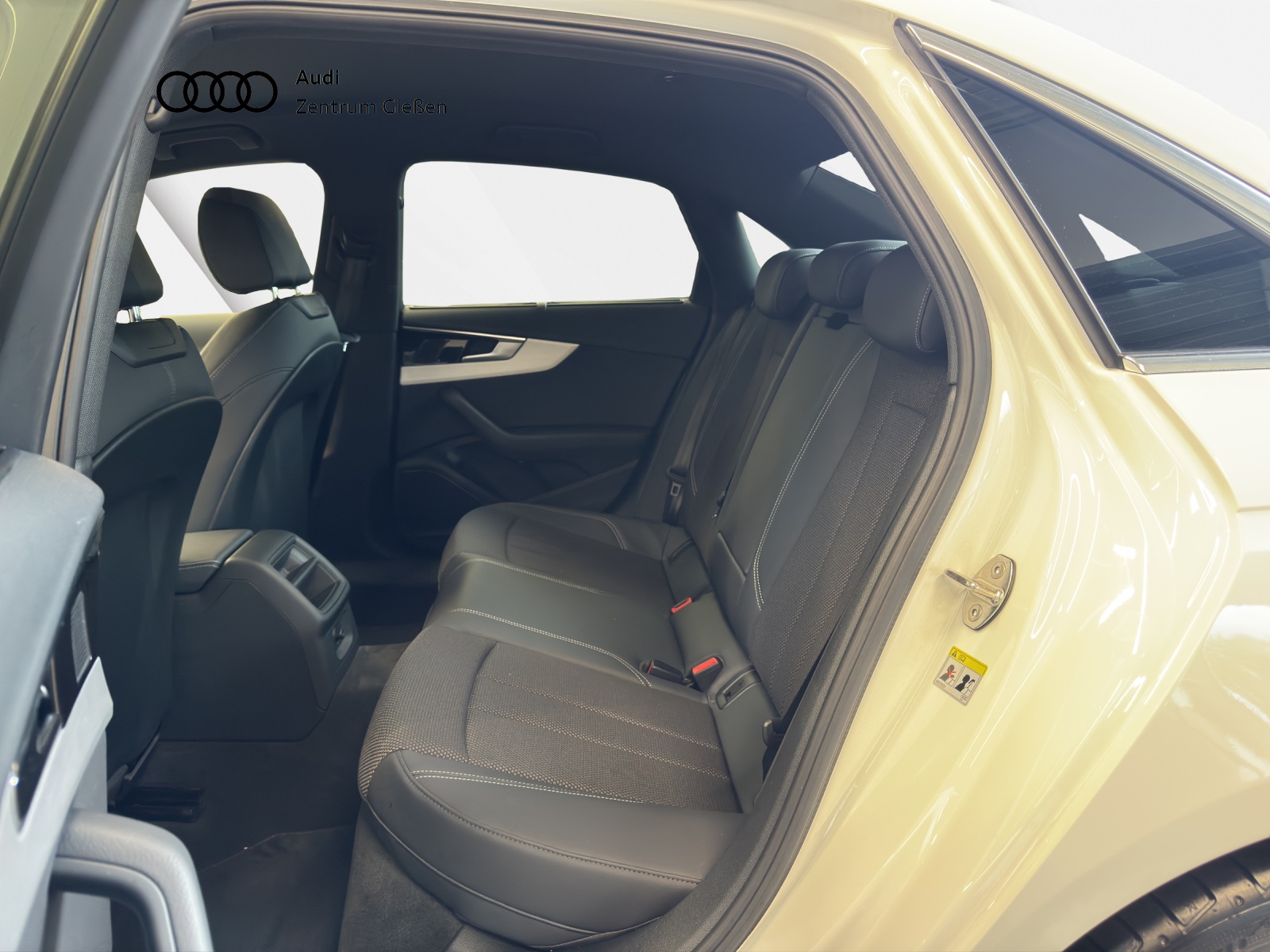 A4 Limousine 40 TFSI S line LED B&O Navi