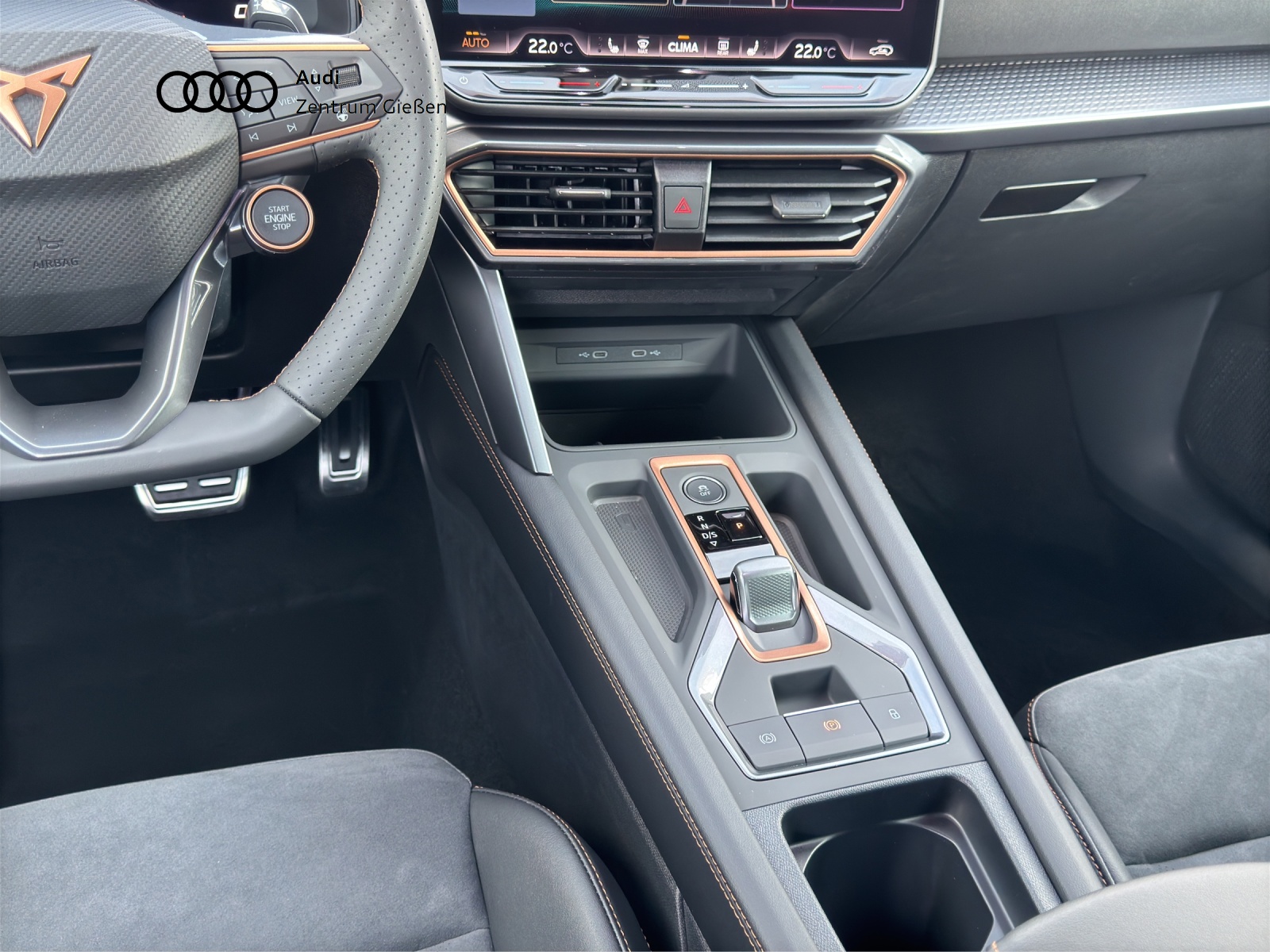Leon Sportstourer 2.0 TSI 4Drive VZ ACC DCC AHK Kamera
