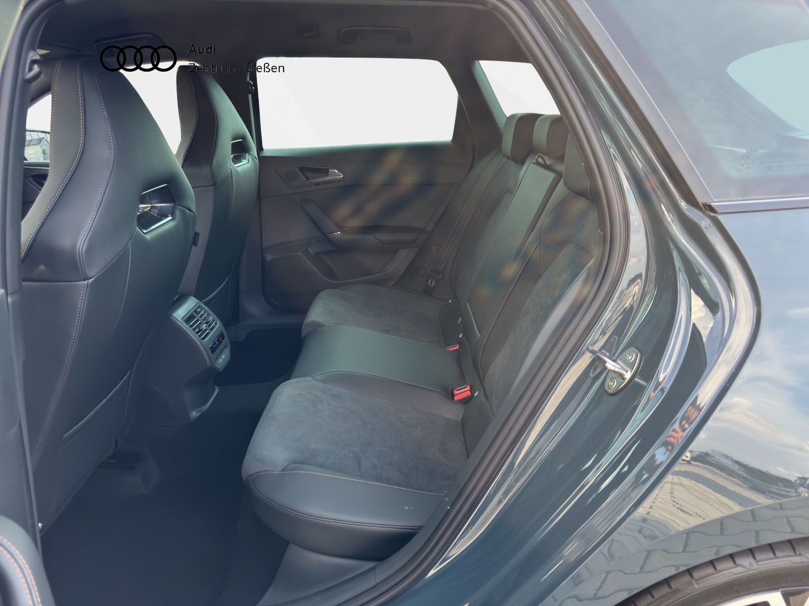 Leon Sportstourer 2.0 TSI 4Drive VZ ACC DCC AHK Kamera