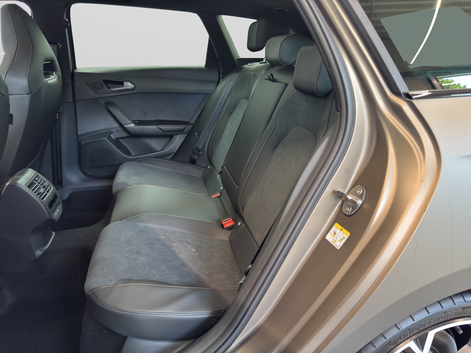 Leon Sportstourer TSI 4Drive VZ Pano AHK Sennheiser